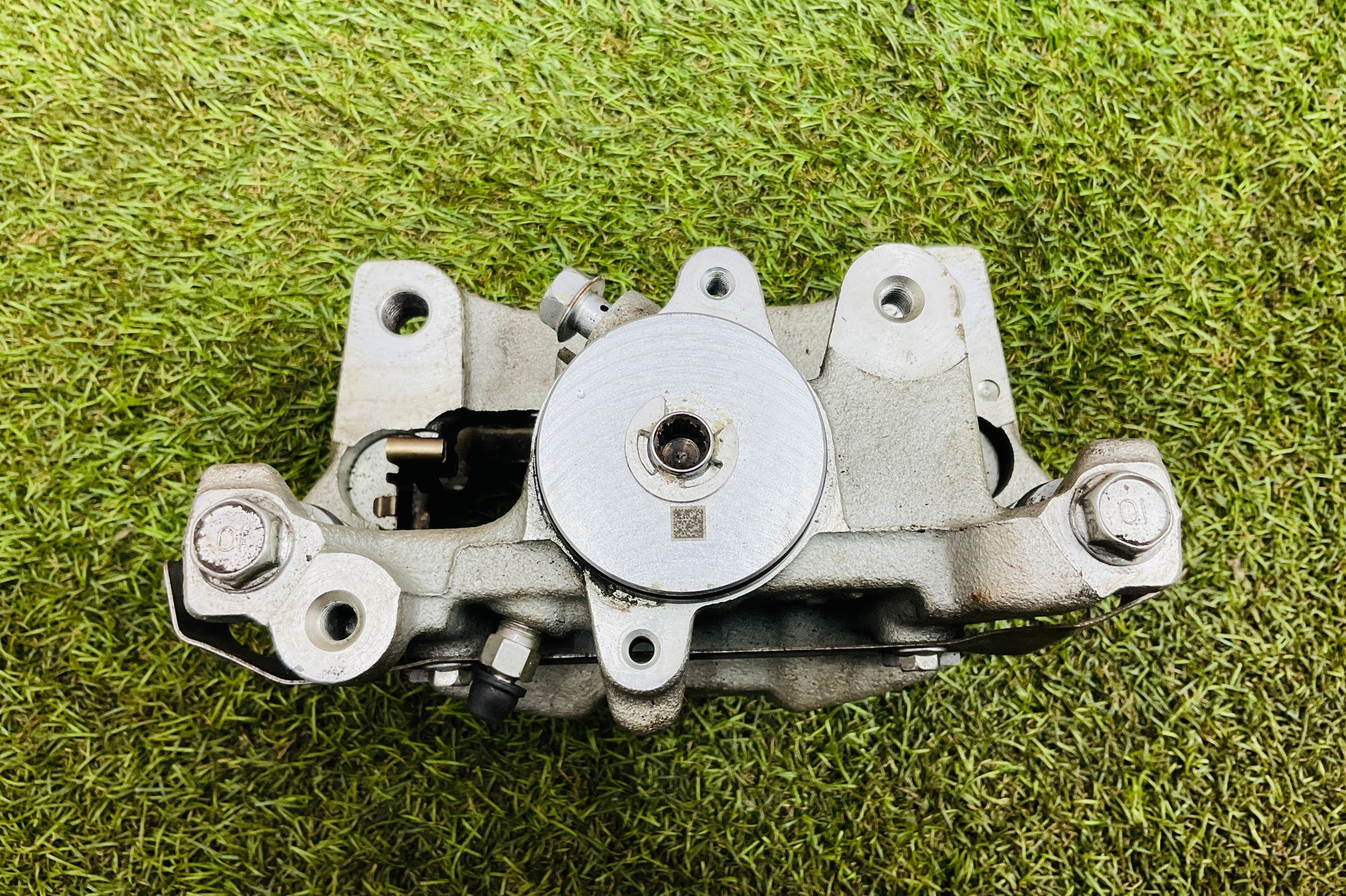 https://ycs.partsauto.market/partsauto-images/thmbs/userImages/h353NjtZg3VDP19b5HMt7LlpbQ93/part/cac7328d-0c7a-481c-950a-691eb26f1f55_1779997734614.jpg
