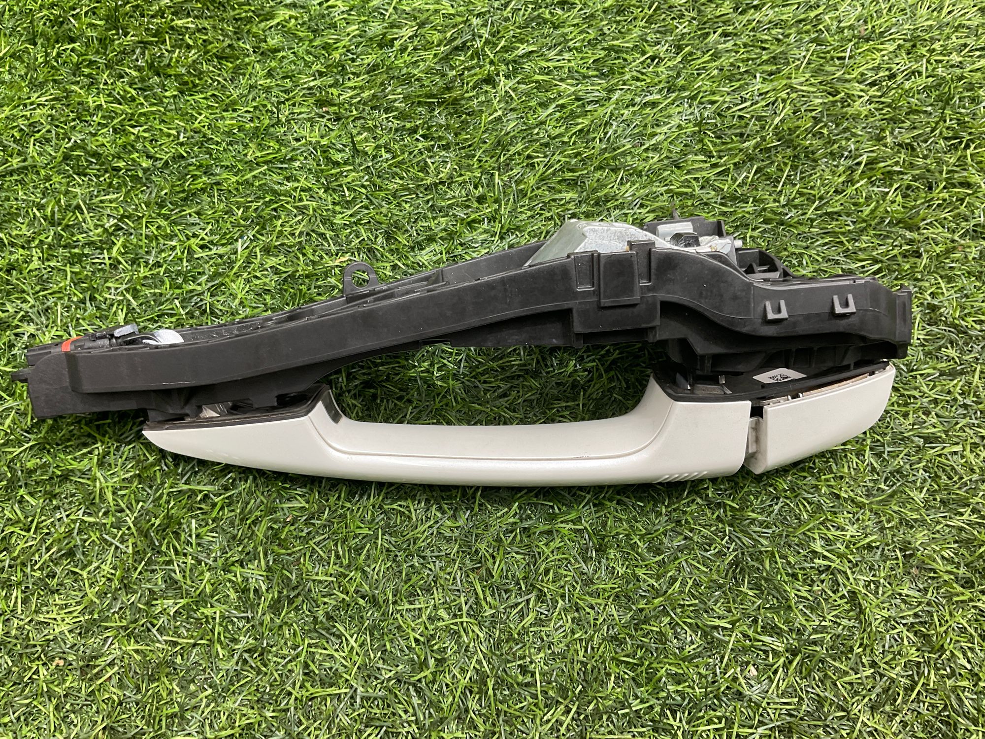 https://ycs.partsauto.market/partsauto-images/thmbs/userImages/h353NjtZg3VDP19b5HMt7LlpbQ93/part/cb611cd6-0a8d-490b-98a3-c61aa74c876e_1737384782972.jpg
