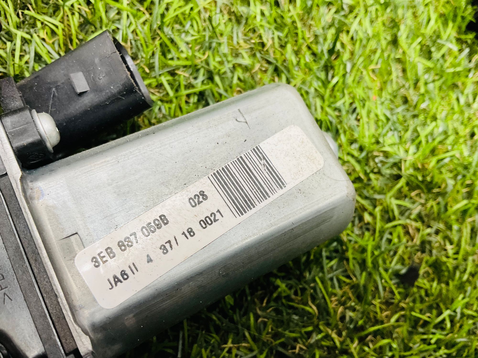 https://ycs.partsauto.market/partsauto-images/thmbs/userImages/h353NjtZg3VDP19b5HMt7LlpbQ93/part/cb987a6b-0ace-47e1-9121-f0cd58fec542_1786353012860.jpg