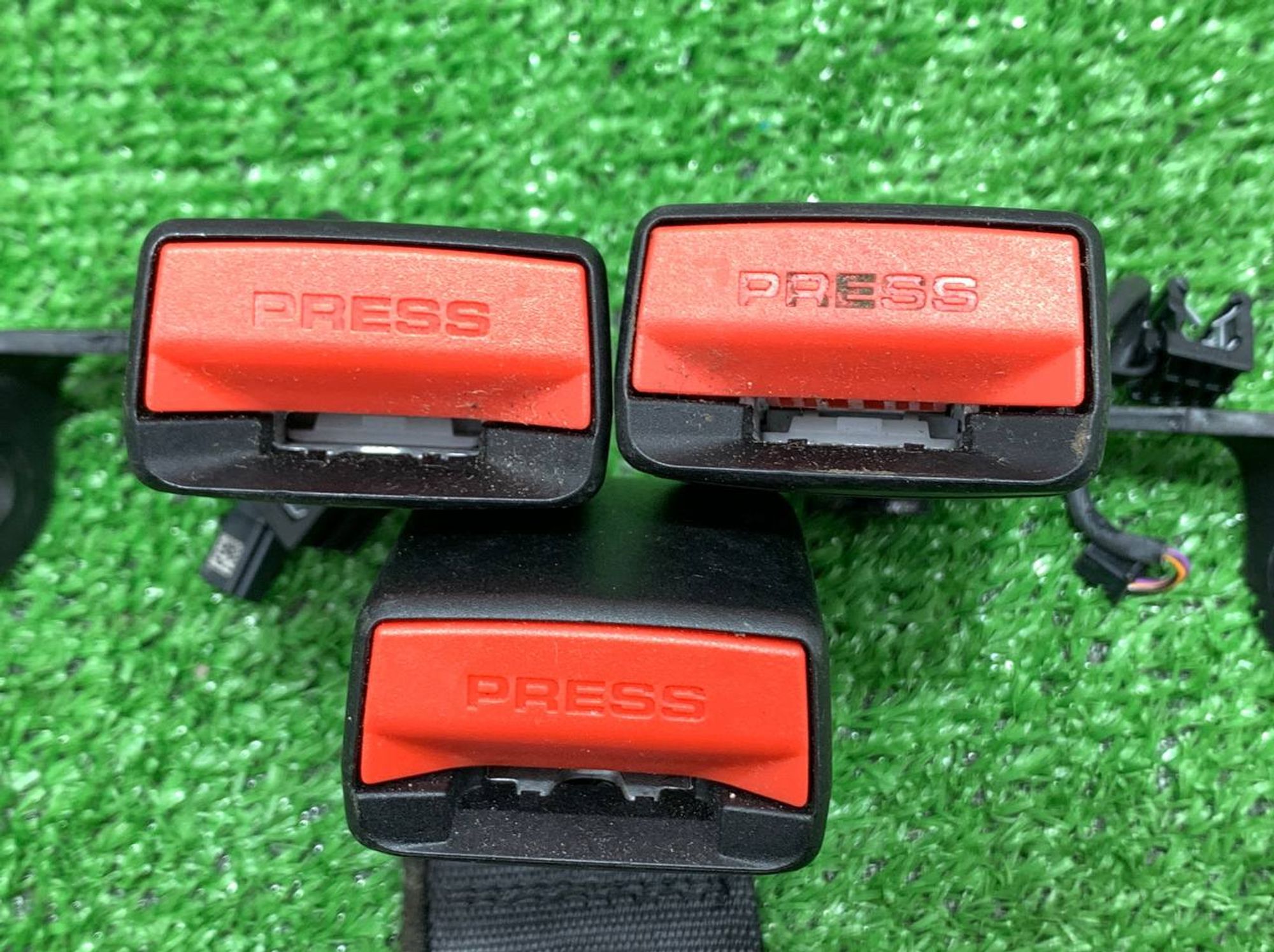 https://ycs.partsauto.market/partsauto-images/thmbs/userImages/h353NjtZg3VDP19b5HMt7LlpbQ93/part/cc755bce-9122-4f2f-ac5b-48dbde02bd54_1719056725211.jpg