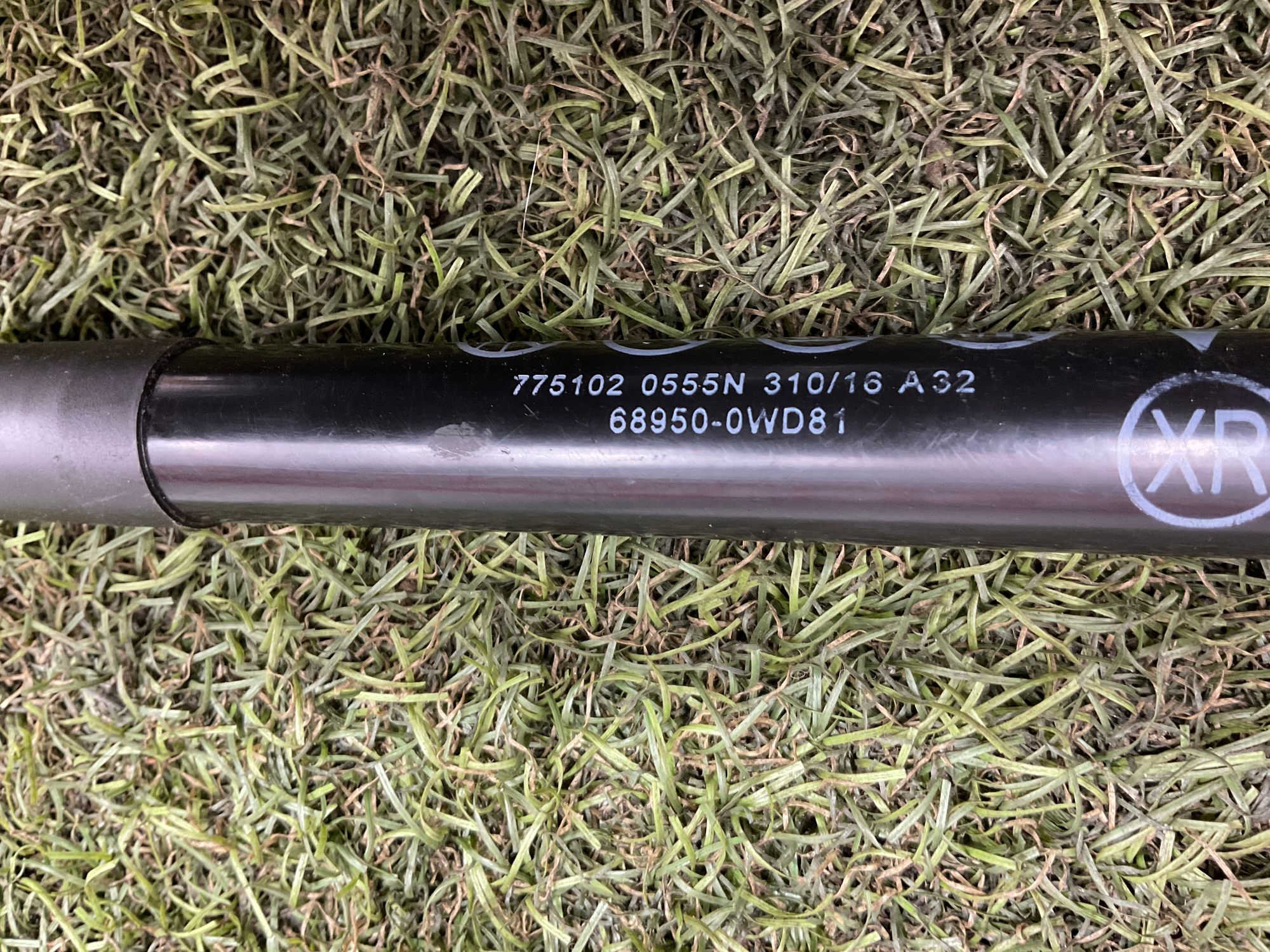 Амортизатор крышки багажника Toyota Land Cruiser 200 (2007—2012) 2012, 3000 рублей, Москва