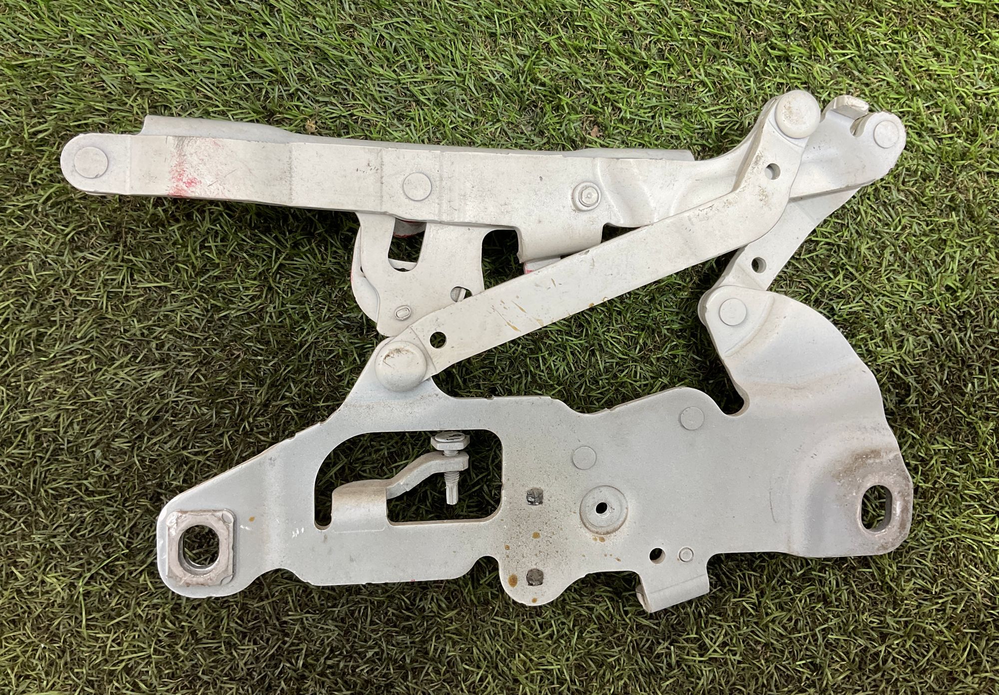 Петля капота левая BMW 5 серия, F10/F11/F07 рестайлинг, 2000 рублей, Москва