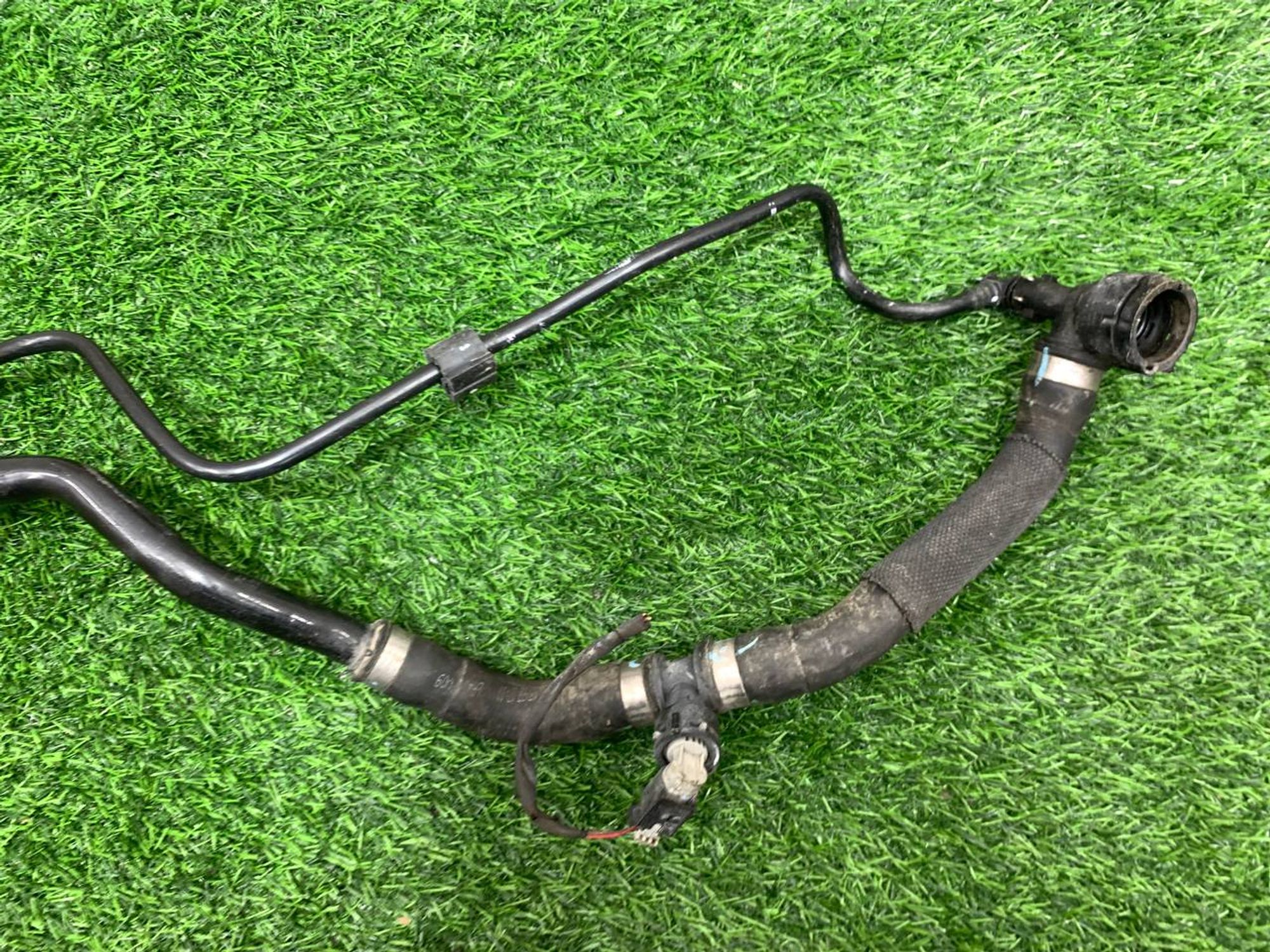 https://ycs.partsauto.market/partsauto-images/thmbs/userImages/h353NjtZg3VDP19b5HMt7LlpbQ93/part/cd339806-575f-47d2-aad0-acdfa82a20a9_1733488807135.jpg