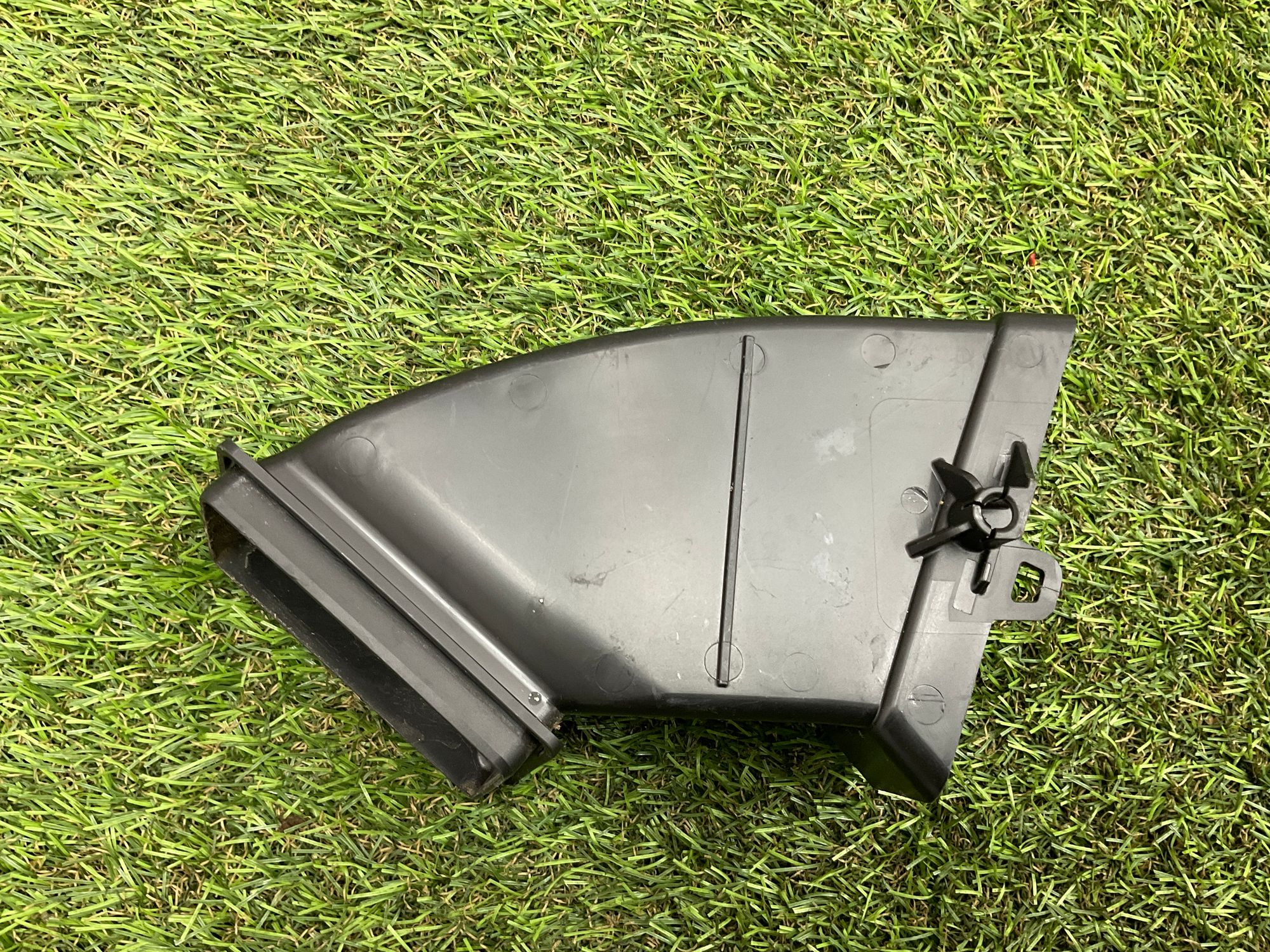 Водосток капота правый BMW 5 серия, G30/G31 рестайлинг, 1000 рублей, Москва