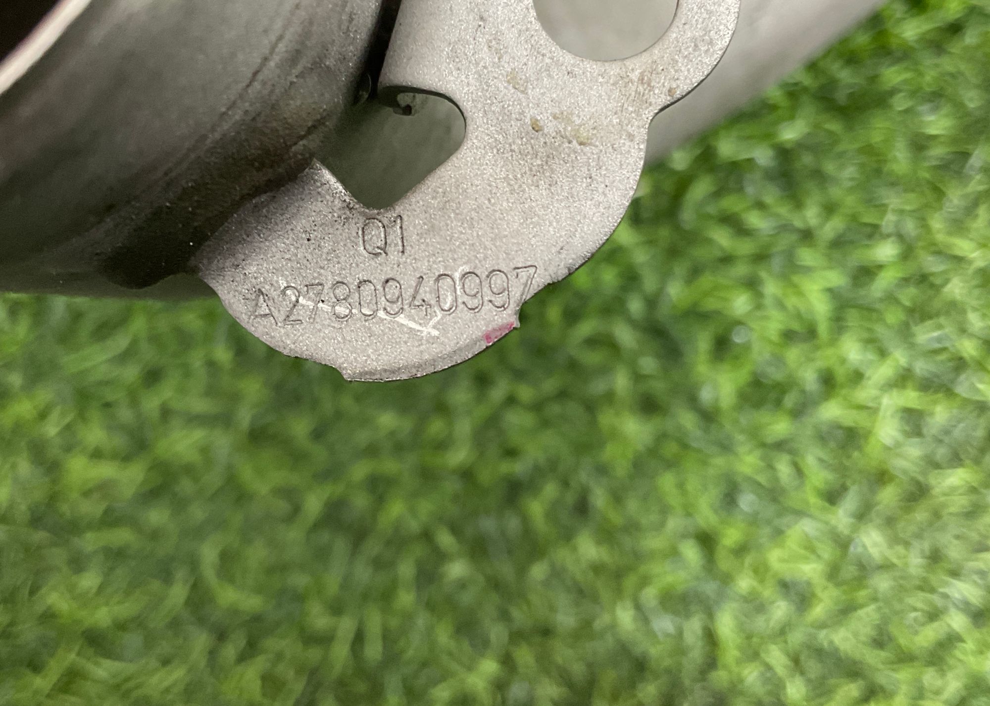https://ycs.partsauto.market/partsauto-images/thmbs/userImages/h353NjtZg3VDP19b5HMt7LlpbQ93/part/ce050fba-8661-49b5-bd3e-3290ada9e849_1743598572636.jpg