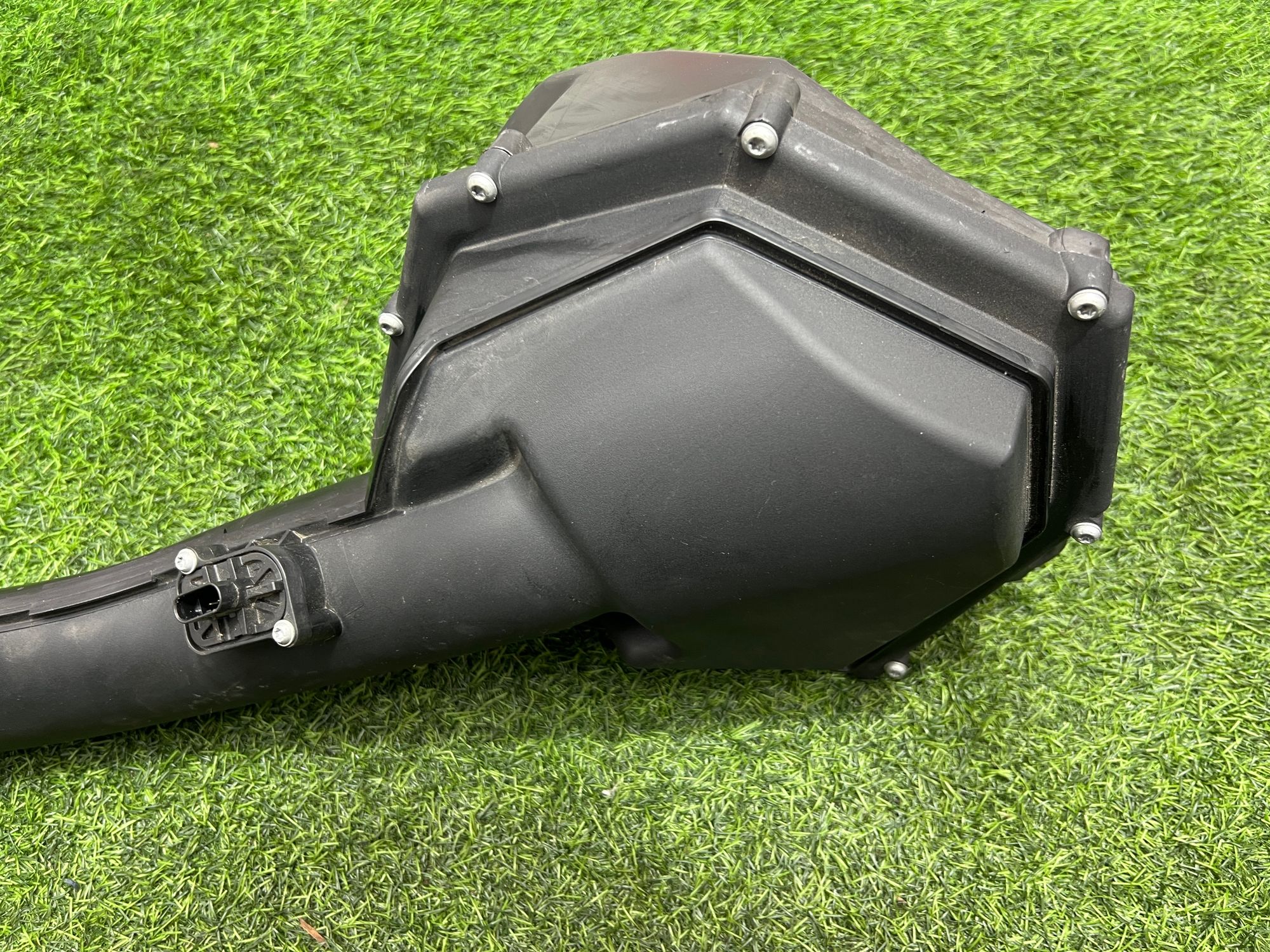 https://ycs.partsauto.market/partsauto-images/thmbs/userImages/h353NjtZg3VDP19b5HMt7LlpbQ93/part/ce9e347f-82c2-4c2a-a2a1-7a2bdba7e404_1736150855171.jpg