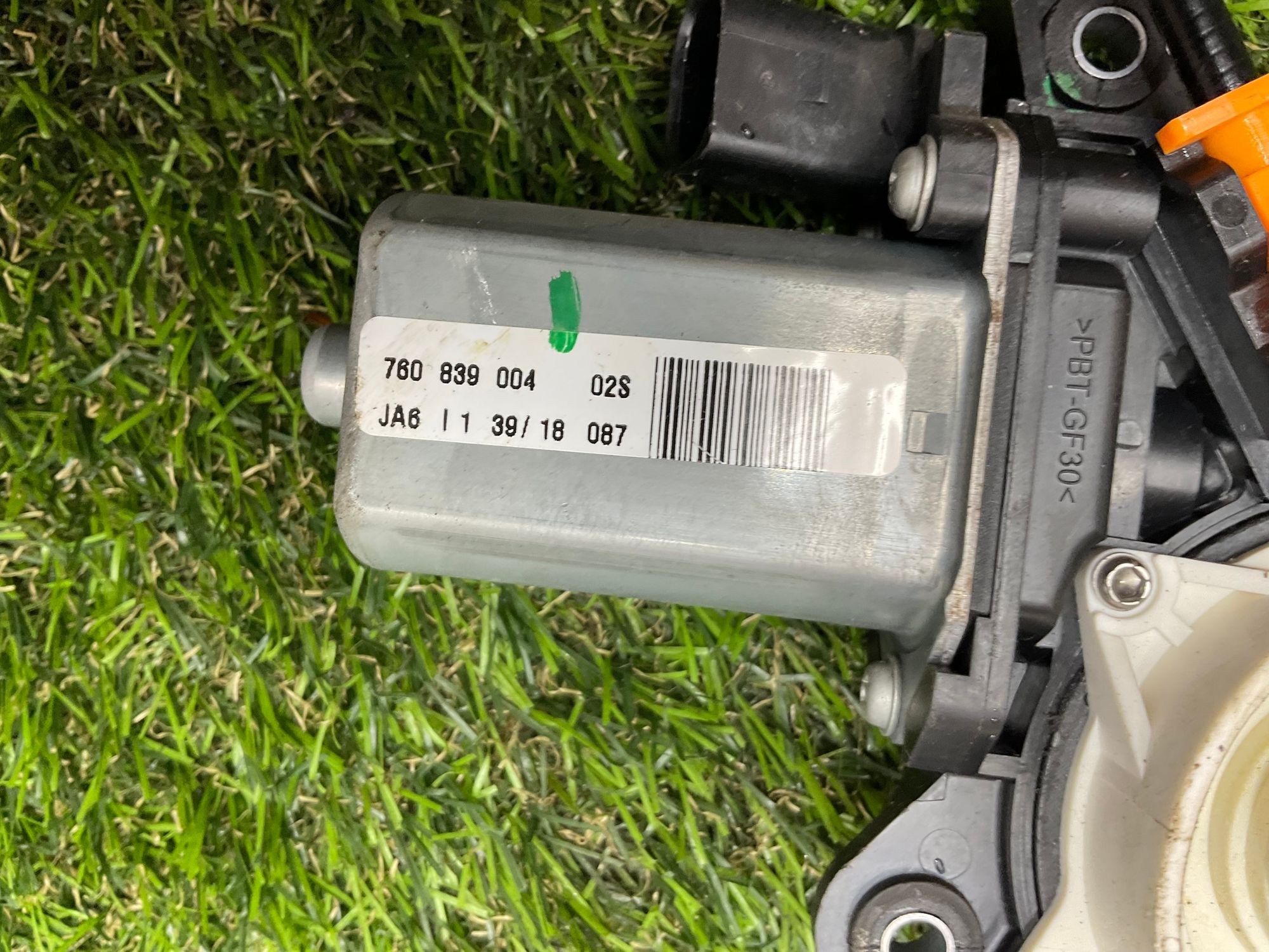 https://ycs.partsauto.market/partsauto-images/thmbs/userImages/h353NjtZg3VDP19b5HMt7LlpbQ93/part/cfb4e4de-aebe-4845-a9e4-2064ca4d1054_1786369501356.jpg