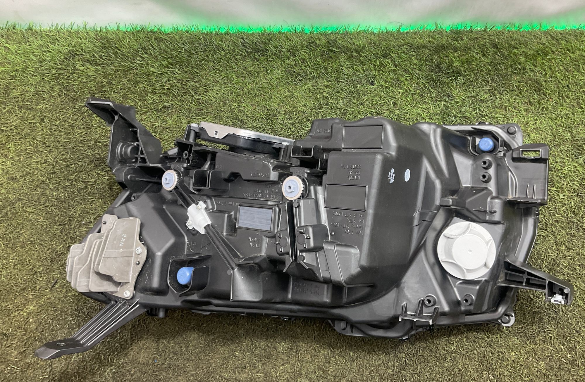 Фара правая Toyota Land Cruiser 300 2024, 165000 рублей, Москва