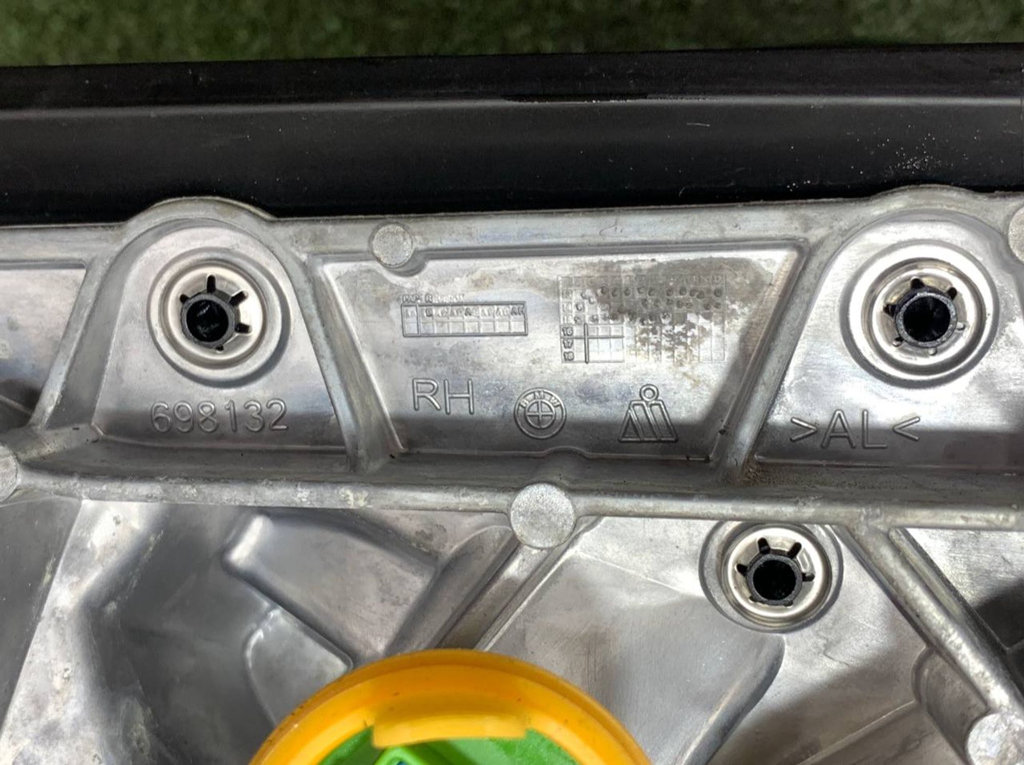 https://ycs.partsauto.market/partsauto-images/thmbs/userImages/h353NjtZg3VDP19b5HMt7LlpbQ93/part/d091681d-c7c6-4f75-a782-200680c66883_1726904213780.jpg