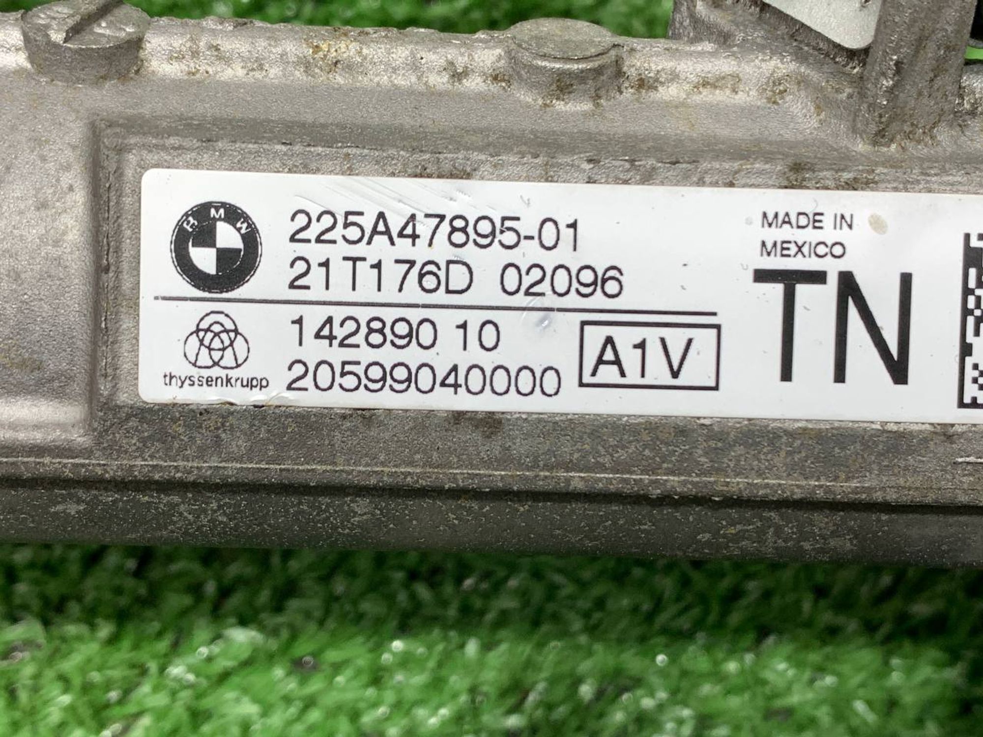 https://ycs.partsauto.market/partsauto-images/thmbs/userImages/h353NjtZg3VDP19b5HMt7LlpbQ93/part/d0b1984c-191f-4ec7-a343-188f4a42b0b7_1719403272381.jpg