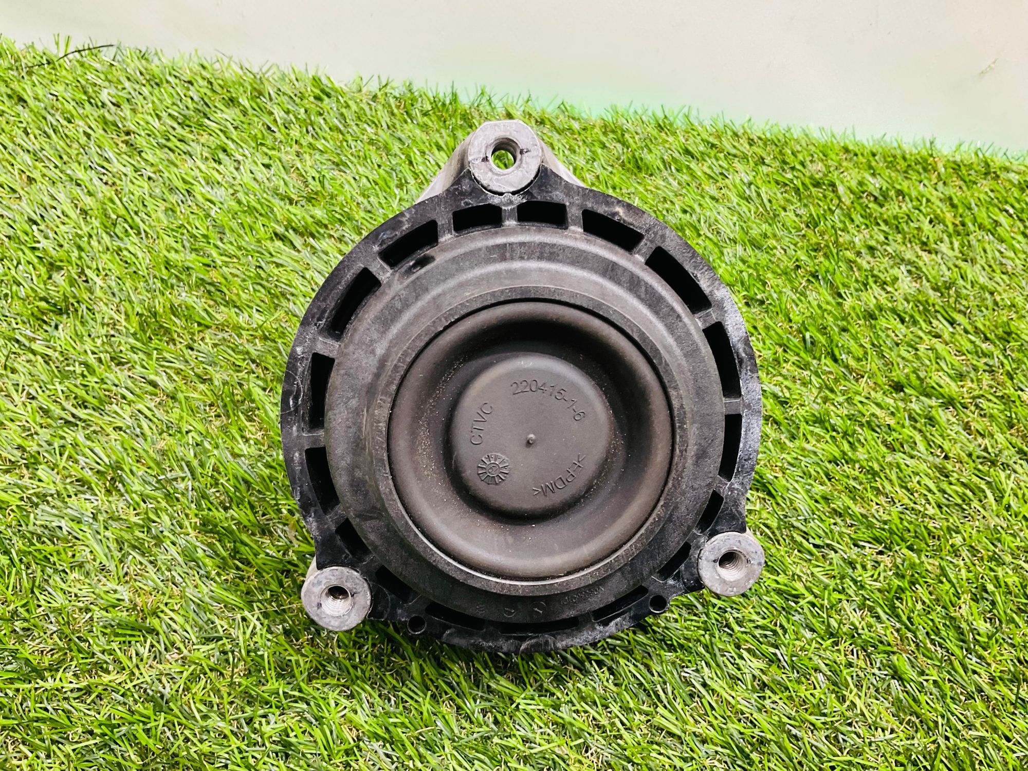 https://ycs.partsauto.market/partsauto-images/thmbs/userImages/h353NjtZg3VDP19b5HMt7LlpbQ93/part/d0c67362-3162-4e39-b2ad-f0ece7a14382_1781598335809.jpg