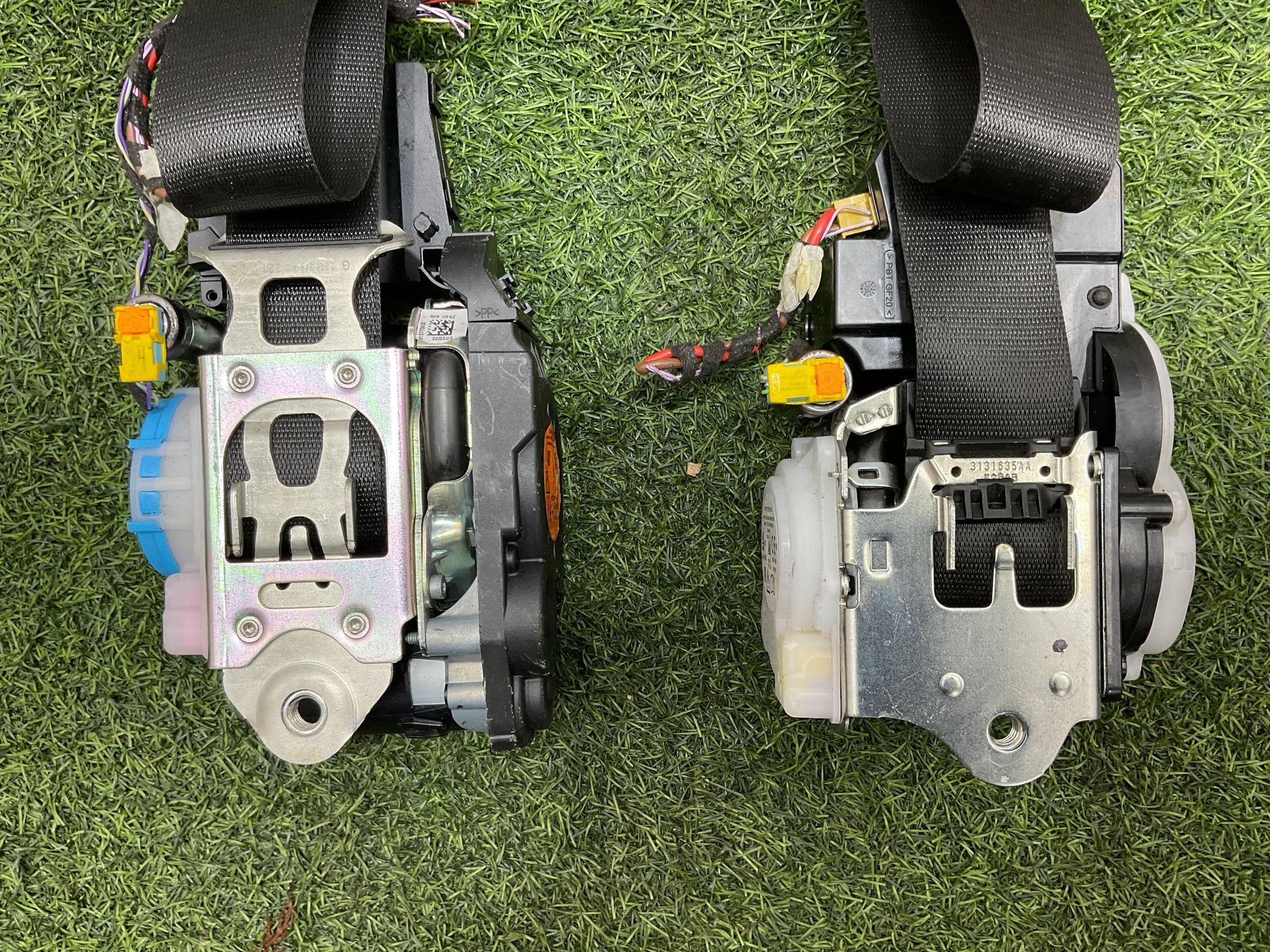 https://ycs.partsauto.market/partsauto-images/thmbs/userImages/h353NjtZg3VDP19b5HMt7LlpbQ93/part/d0dd1515-f626-41f6-a2e8-0a67bcfa1ff1_1736417011611.jpg