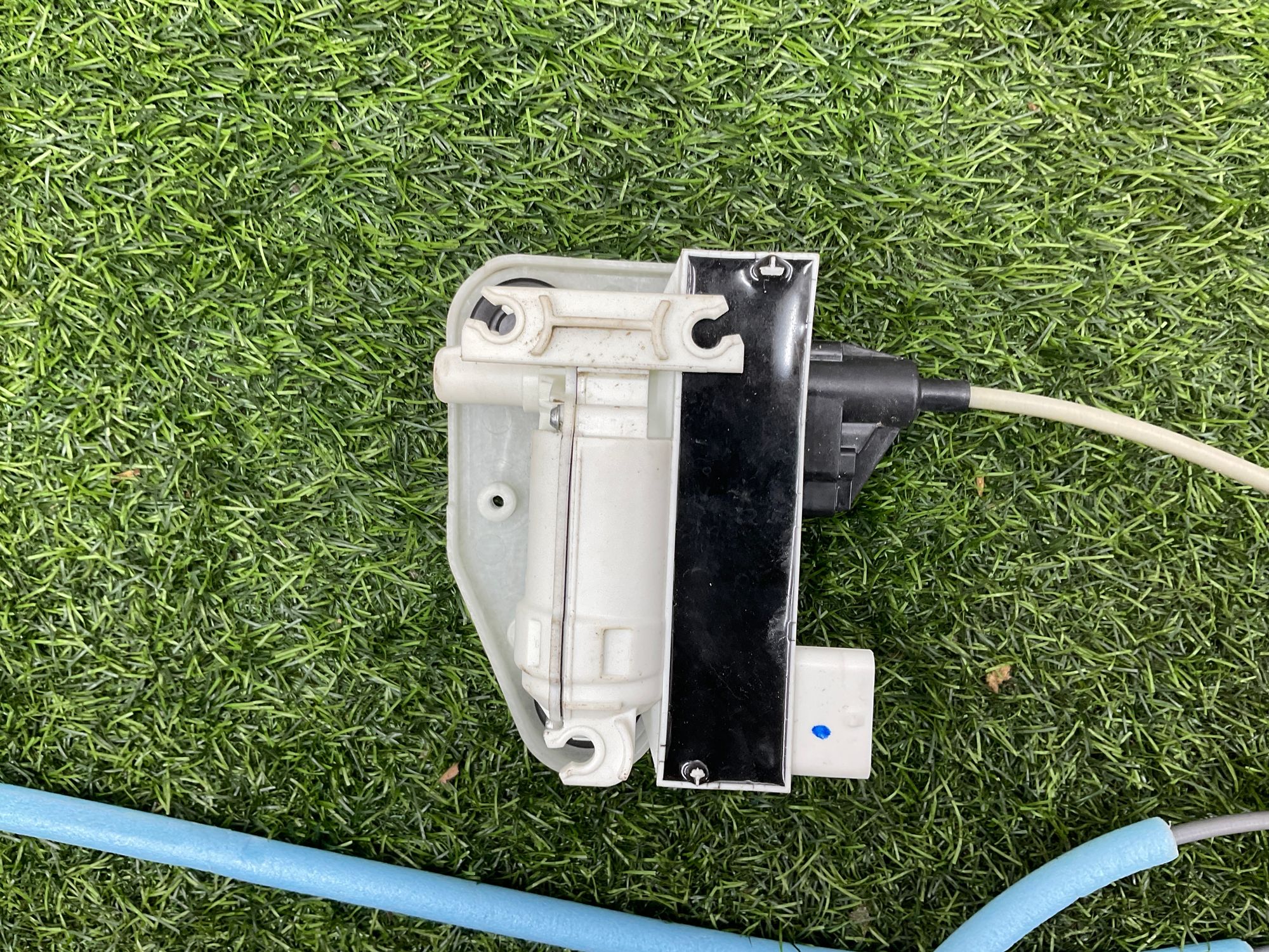 https://ycs.partsauto.market/partsauto-images/thmbs/userImages/h353NjtZg3VDP19b5HMt7LlpbQ93/part/d11f18bb-1f95-4e14-a1db-9a2501157f34_1737123814278.jpg