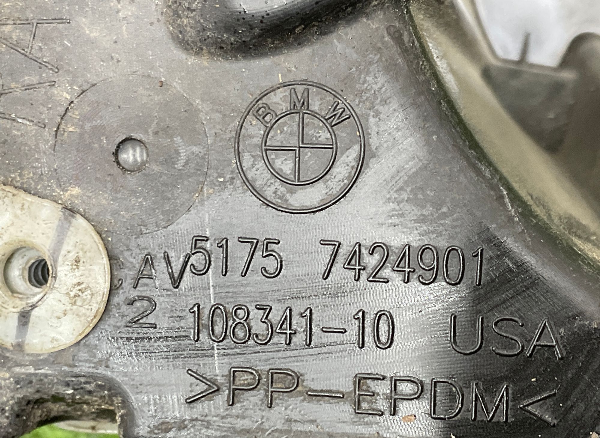 https://ycs.partsauto.market/partsauto-images/thmbs/userImages/h353NjtZg3VDP19b5HMt7LlpbQ93/part/d1512811-3dac-425e-90fc-a49e90b1c7bd_1735045979961.jpg