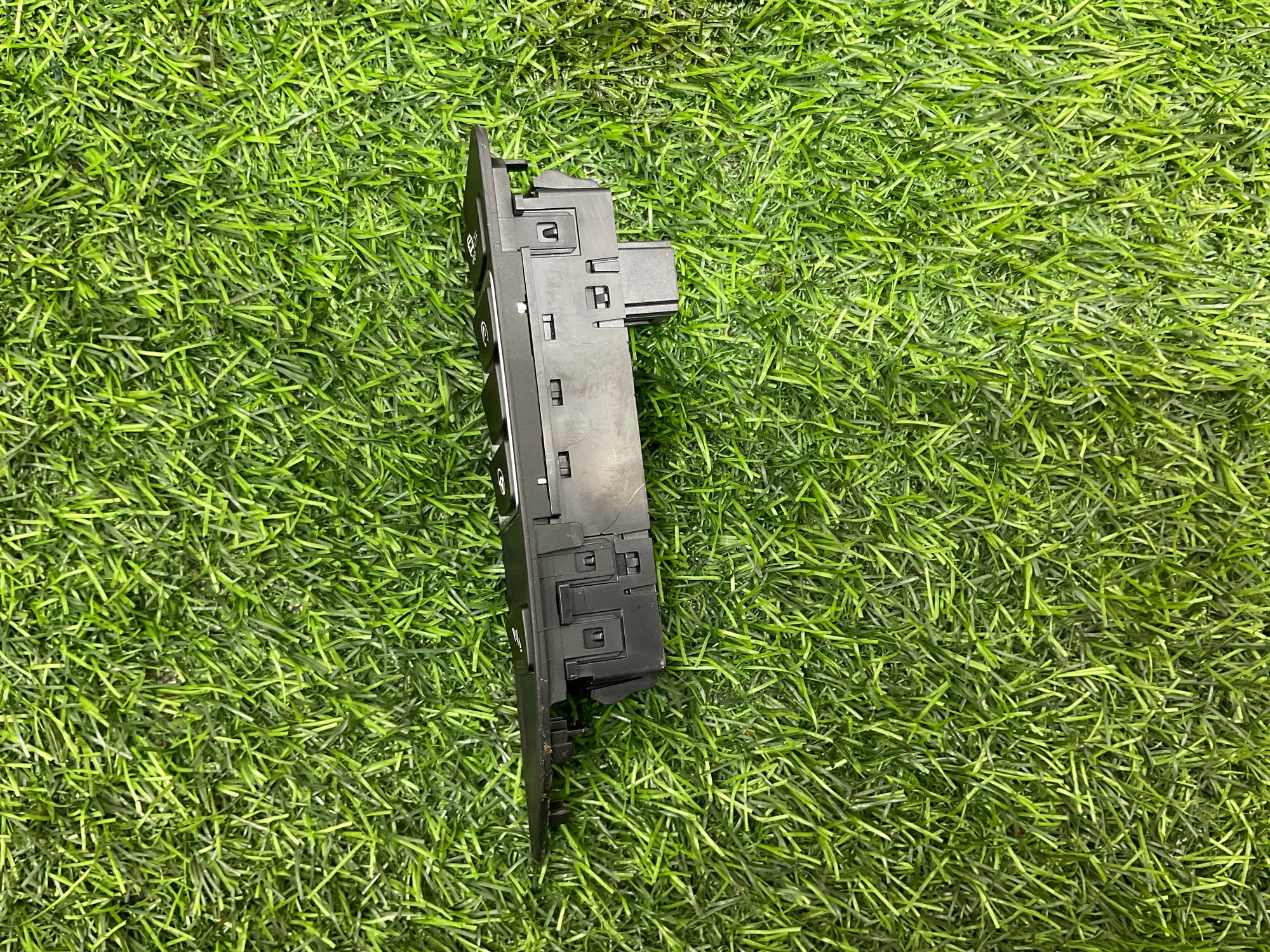 https://ycs.partsauto.market/partsauto-images/thmbs/userImages/h353NjtZg3VDP19b5HMt7LlpbQ93/part/d19610e7-edcb-451a-855a-38e6f87ae671_1736346998555.jpg