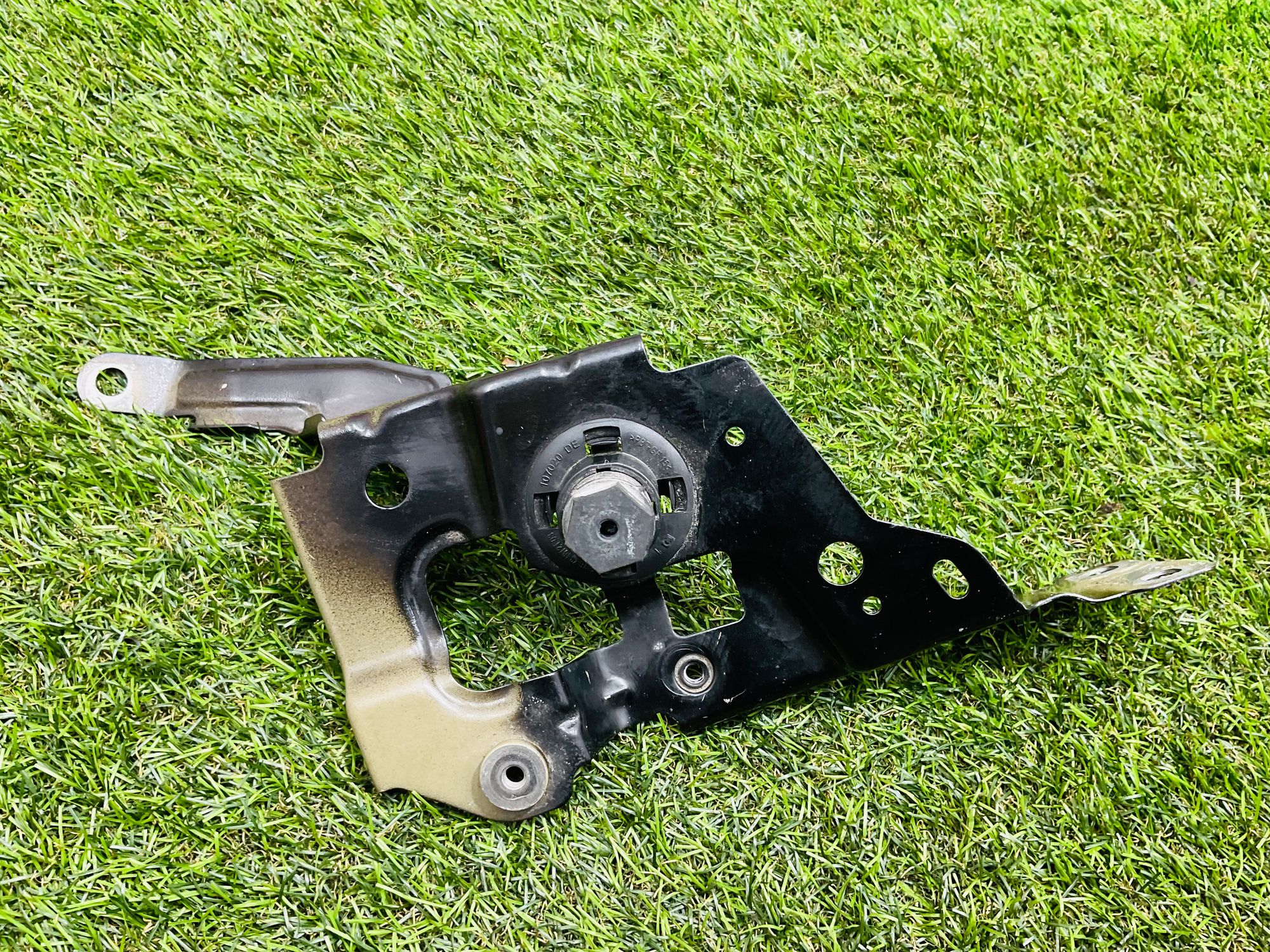 https://ycs.partsauto.market/partsauto-images/thmbs/userImages/h353NjtZg3VDP19b5HMt7LlpbQ93/part/d1ce02cd-11f9-4195-9e0f-29fb1ac1246a_1785405336042.jpg