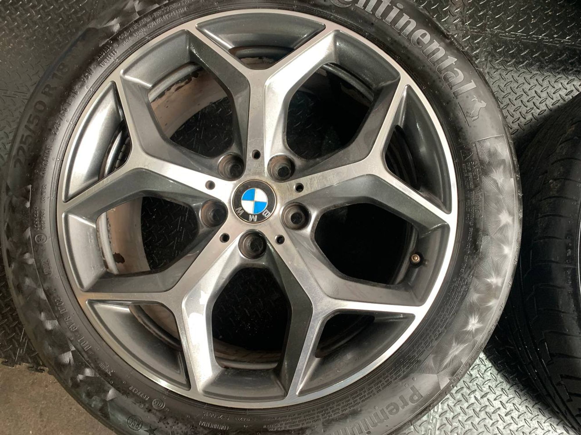 https://ycs.partsauto.market/partsauto-images/thmbs/userImages/h353NjtZg3VDP19b5HMt7LlpbQ93/part/d1deb1d2-2e55-4da7-9175-09d74c7a337c_1732700392418.jpg