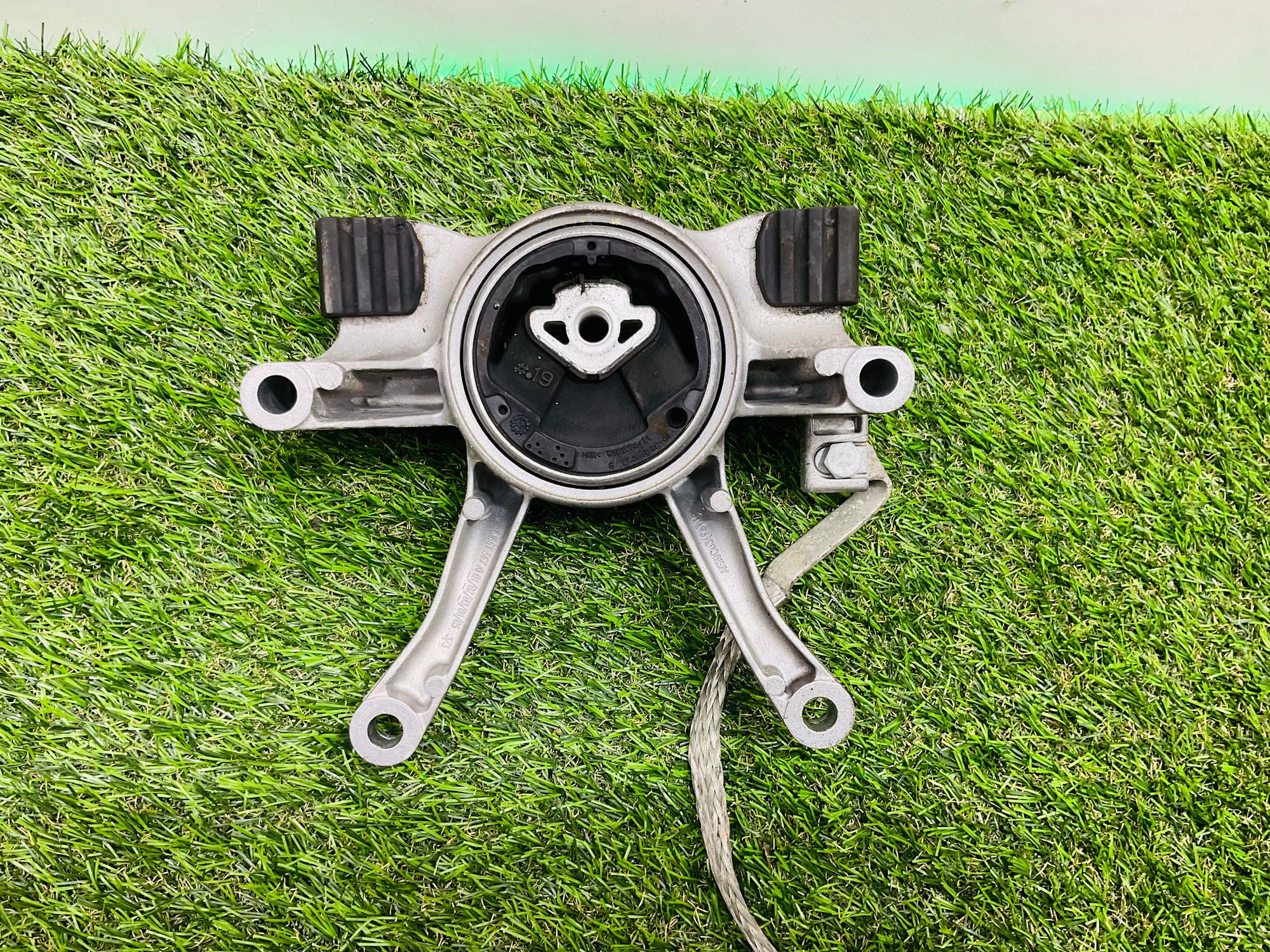 https://ycs.partsauto.market/partsauto-images/thmbs/userImages/h353NjtZg3VDP19b5HMt7LlpbQ93/part/d21b63d5-3501-4af2-9f74-80b2311eada6_1781256938048.jpg