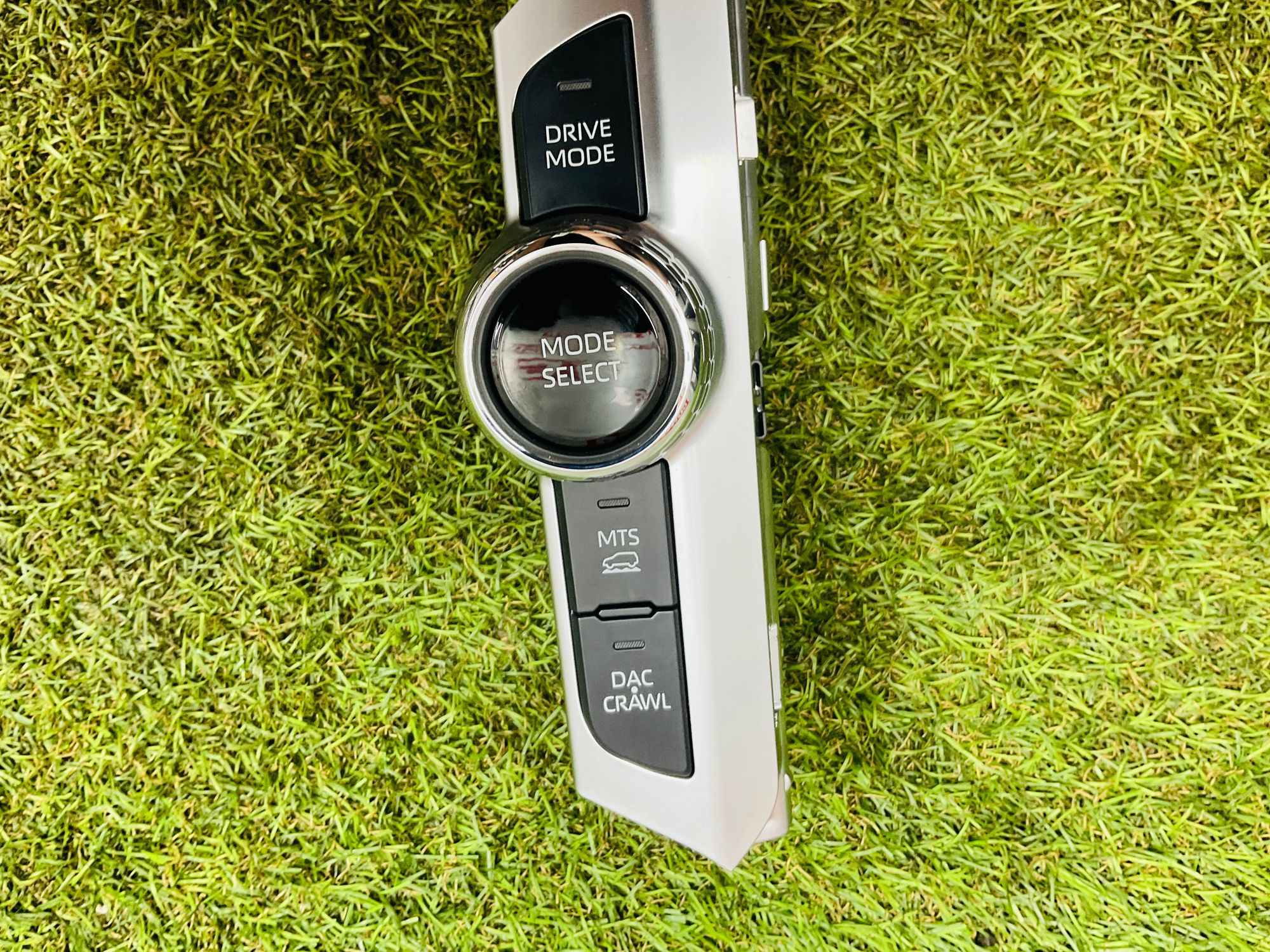 https://ycs.partsauto.market/partsauto-images/thmbs/userImages/h353NjtZg3VDP19b5HMt7LlpbQ93/part/d283d0e0-4570-4231-8fe4-613aeaf7c862_1780055593165.jpg