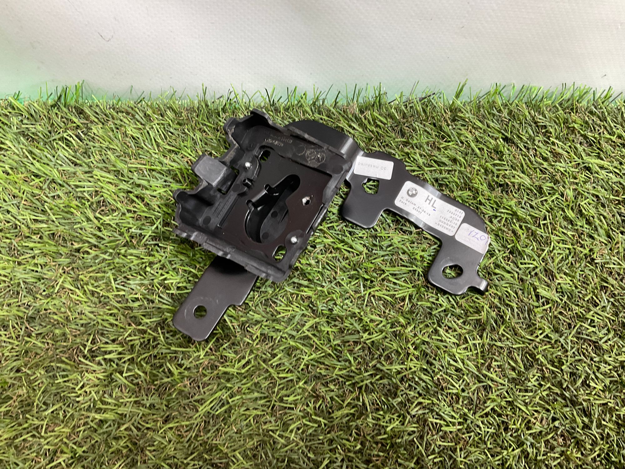 Кронштейн шторки багажника левый BMW 3 серия, G21, 2000 рублей, Москва