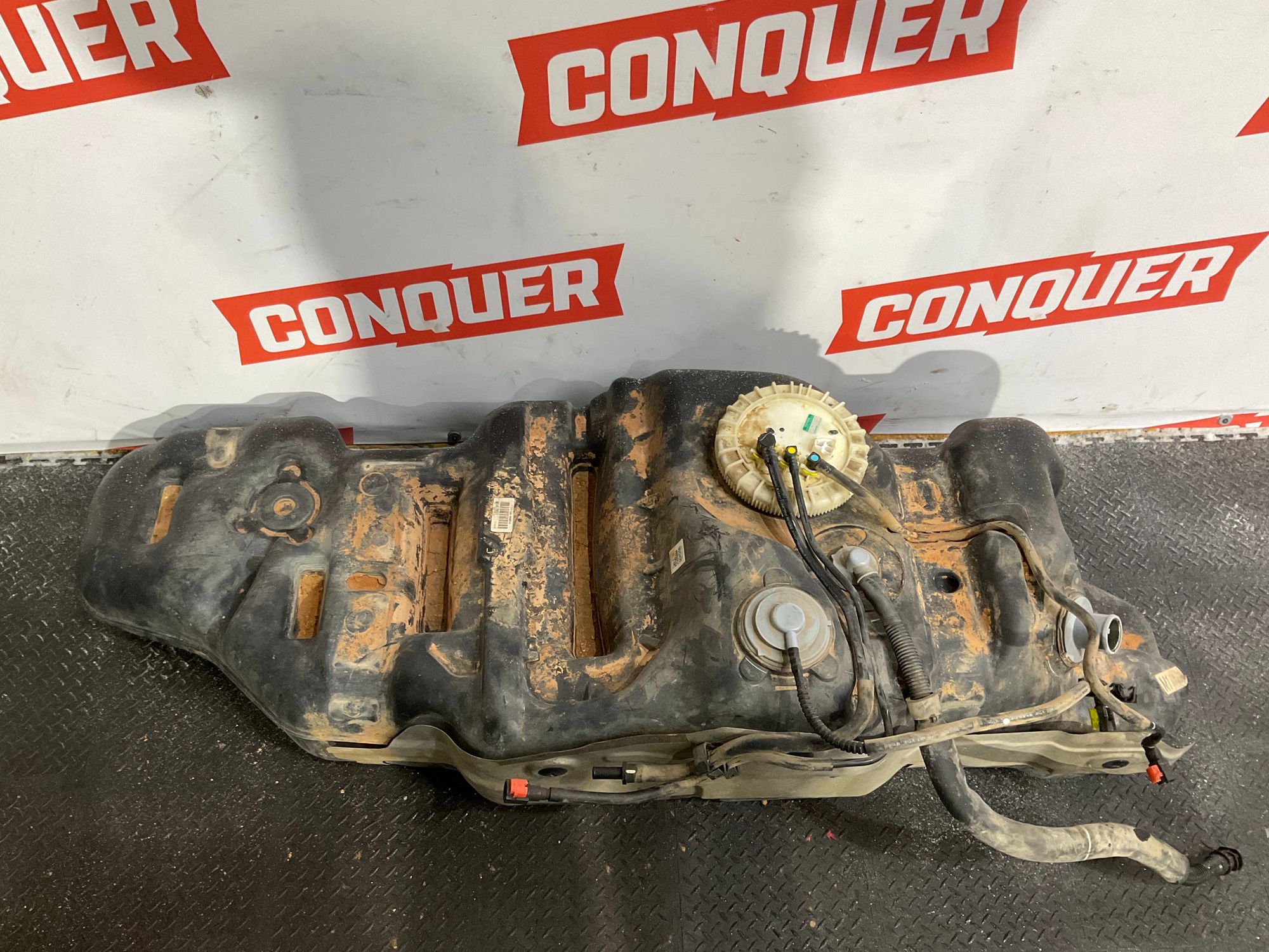 Бензобак Toyota Land Cruiser 200 рестайлинг 2 (2015—2023) 2017, 15000 рублей, Москва