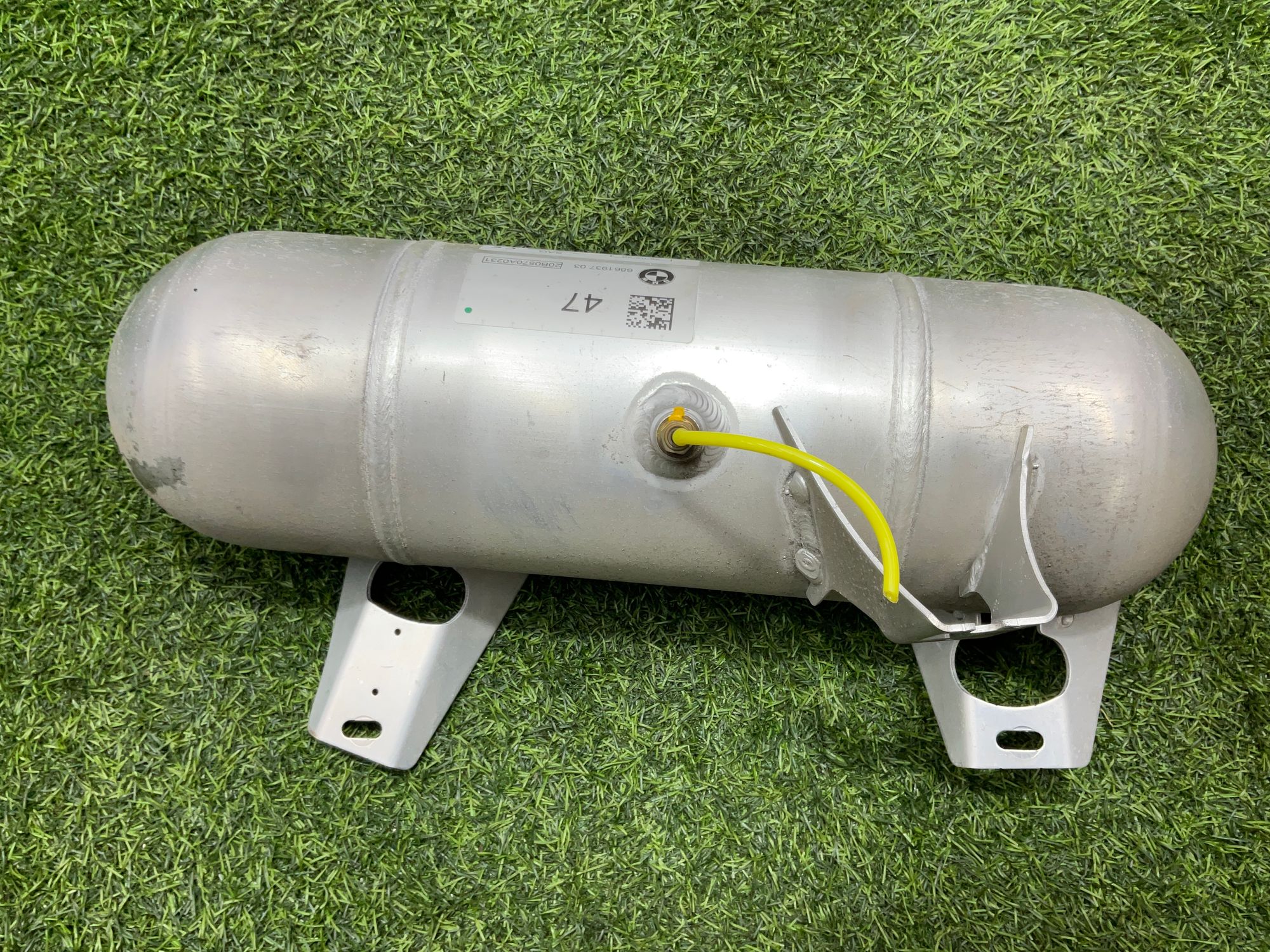 https://ycs.partsauto.market/partsauto-images/thmbs/userImages/h353NjtZg3VDP19b5HMt7LlpbQ93/part/d4974c06-7ff4-4846-8a52-7815a93fee8b_1735205468172.jpg