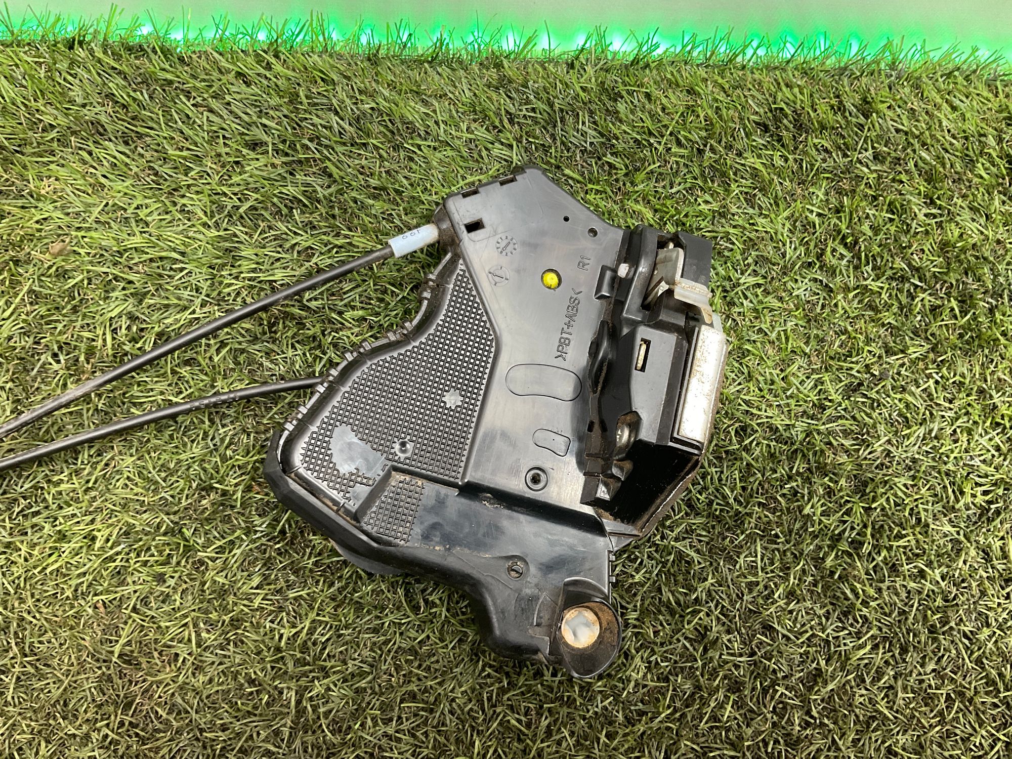 Замок двери правой передней Toyota Land Cruiser 200 рестайлинг 2 (2015—2023) 2017, 3000 рублей, Москва