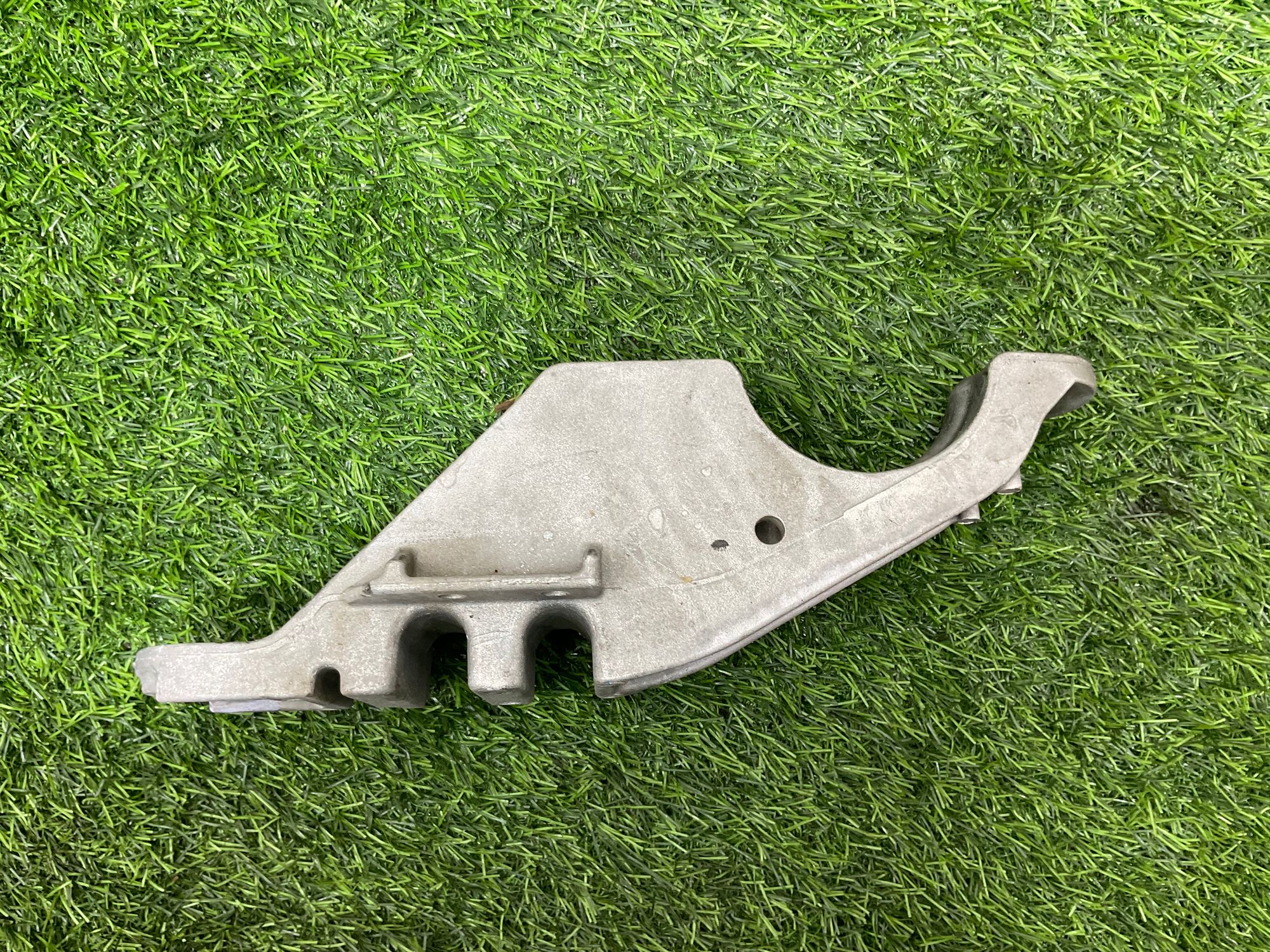 https://ycs.partsauto.market/partsauto-images/thmbs/userImages/h353NjtZg3VDP19b5HMt7LlpbQ93/part/d589a80e-9ad3-4d7d-b2d0-7ebe9a536bf7_1733753480607.jpg