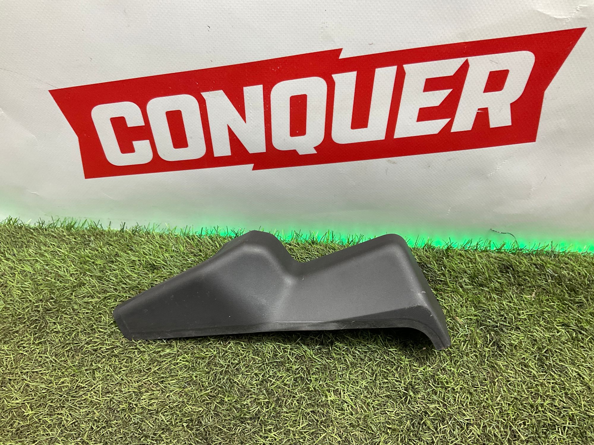 Накладка заднего сиденья левая Land Rover Defender II L663 2022, 1500 рублей, Москва