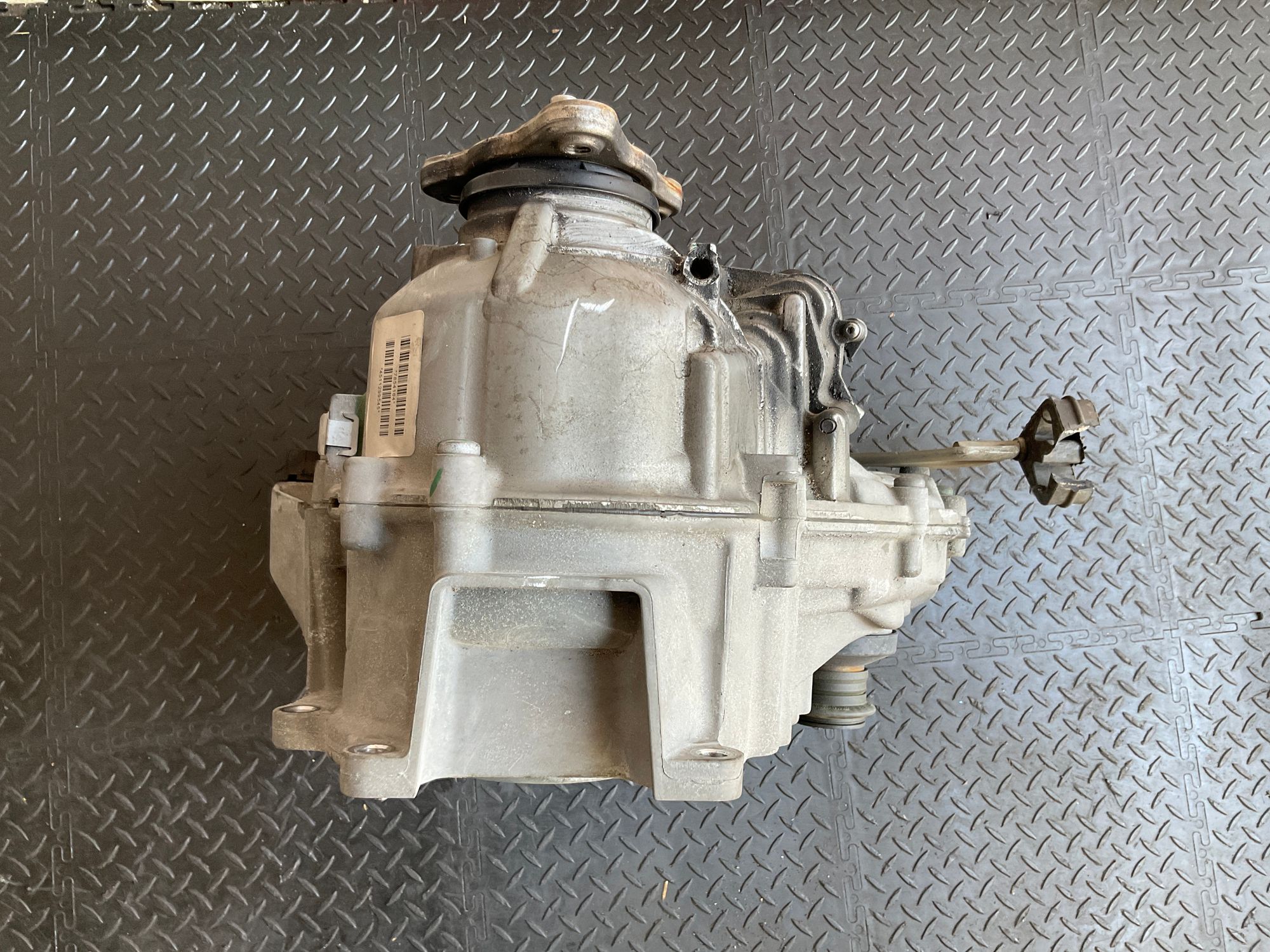 https://ycs.partsauto.market/partsauto-images/thmbs/userImages/h353NjtZg3VDP19b5HMt7LlpbQ93/part/d7f4a94d-8faf-42f3-8d03-89f344468f38_1745566395146.jpg