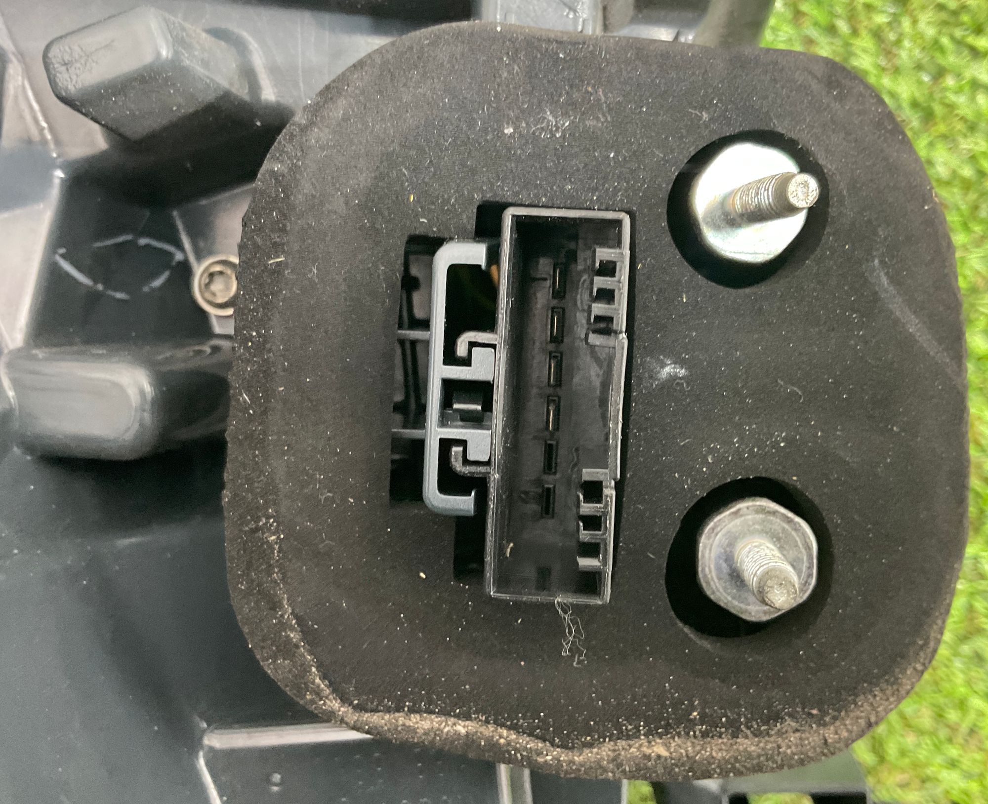 https://ycs.partsauto.market/partsauto-images/thmbs/userImages/h353NjtZg3VDP19b5HMt7LlpbQ93/part/d81650ca-6990-409d-9d93-854b30939476_1746628183391.jpg