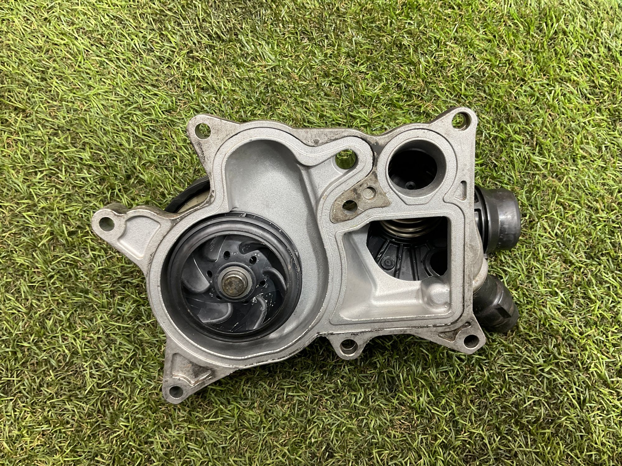 Водяная помпа BMW X5, E70 рестайлинг N57D30, 2000 рублей, Москва