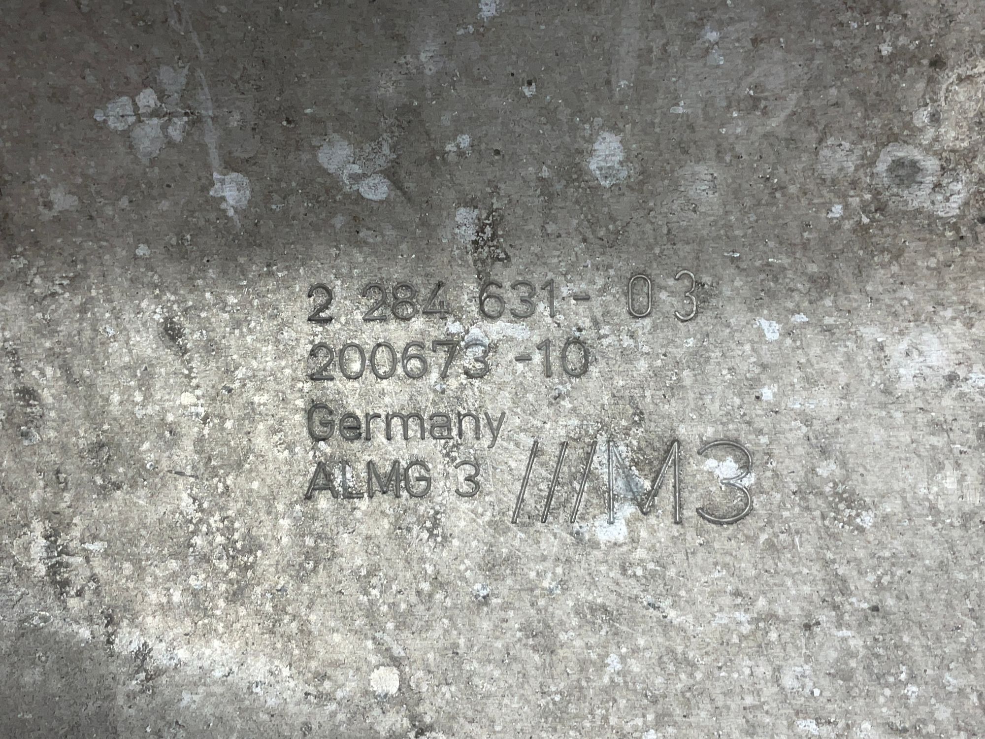 https://ycs.partsauto.market/partsauto-images/thmbs/userImages/h353NjtZg3VDP19b5HMt7LlpbQ93/part/d8d3f6ec-8025-40b4-95c8-fb894e7ce44c_1734339442149.jpg
