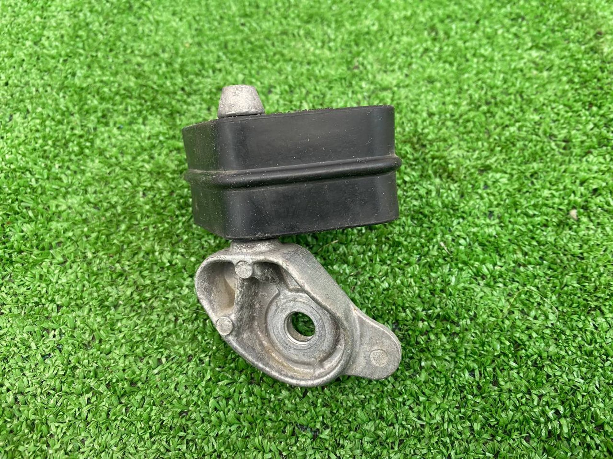 https://ycs.partsauto.market/partsauto-images/thmbs/userImages/h353NjtZg3VDP19b5HMt7LlpbQ93/part/d918088a-10ae-4e8d-94ad-c28da160161c_1743777856635.jpg