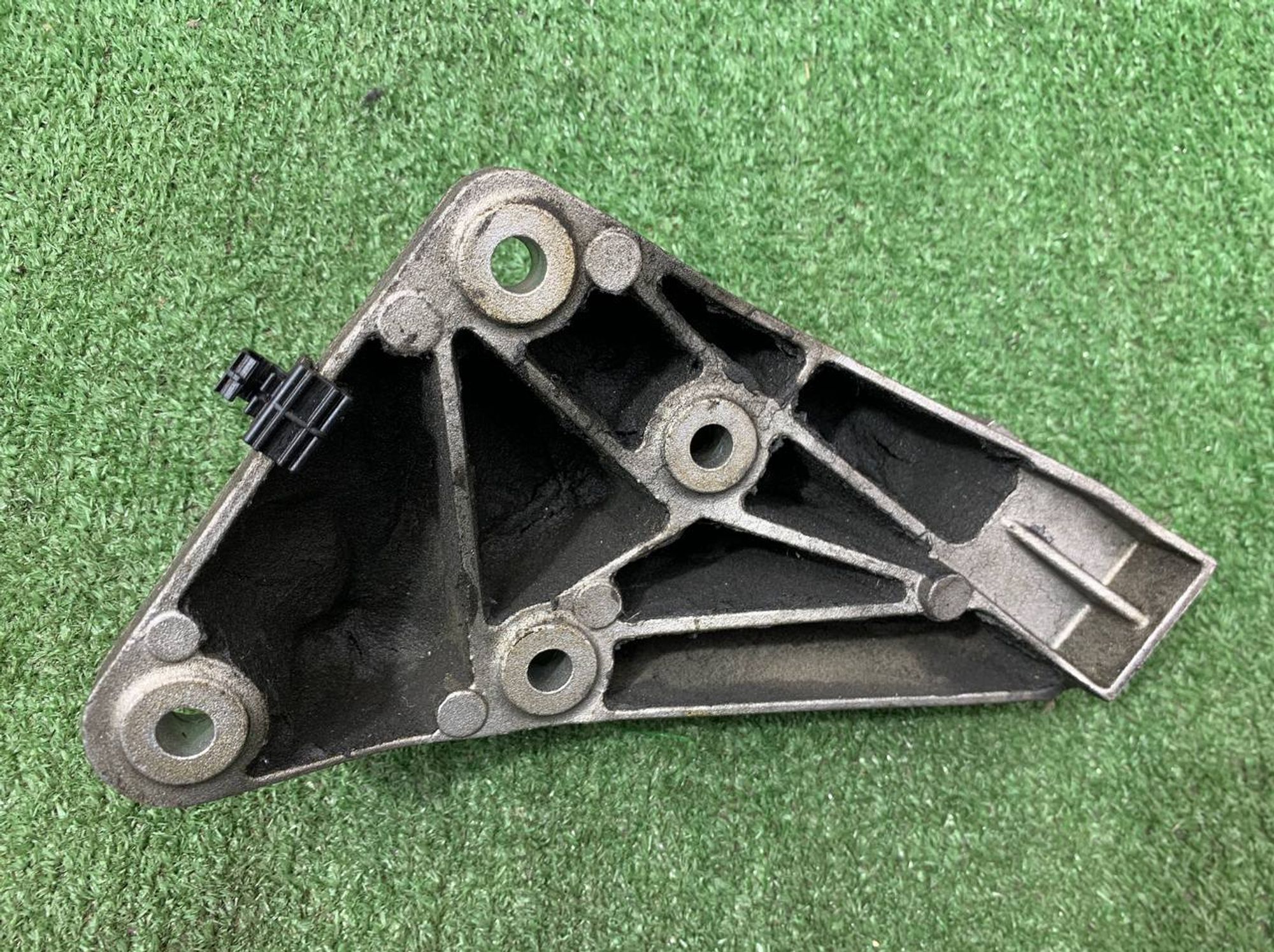 Кронштейн двигателя левый N20 BMW 5 F10 F11 F18, 2000 рублей, Москва