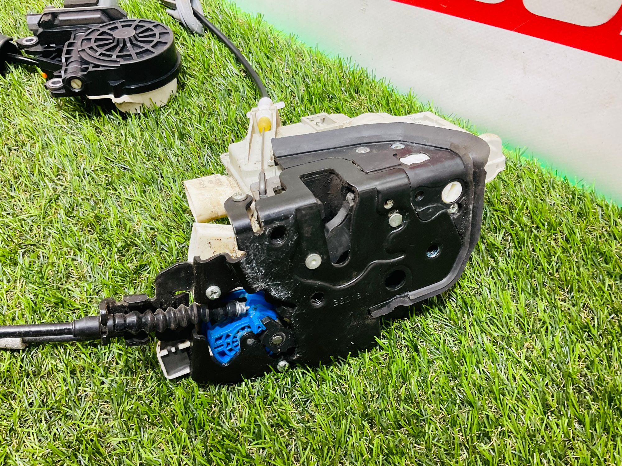 https://ycs.partsauto.market/partsauto-images/thmbs/userImages/h353NjtZg3VDP19b5HMt7LlpbQ93/part/d9496952-fa4b-43a4-9881-c9548ebb502c_1786369498254.jpg