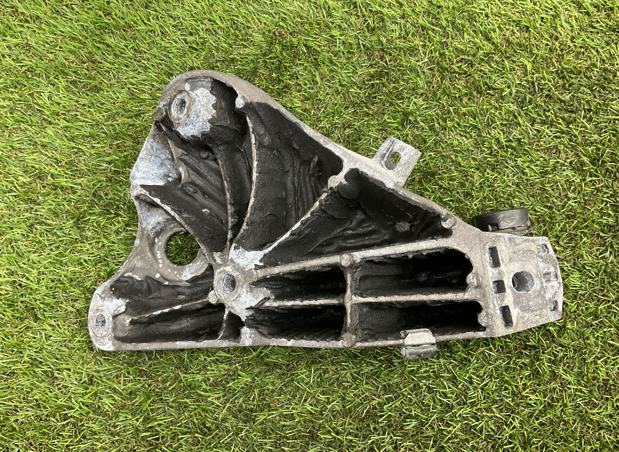 Кронштейн двигателя левый BMW X5 F15 N57, 1500 рублей, Москва