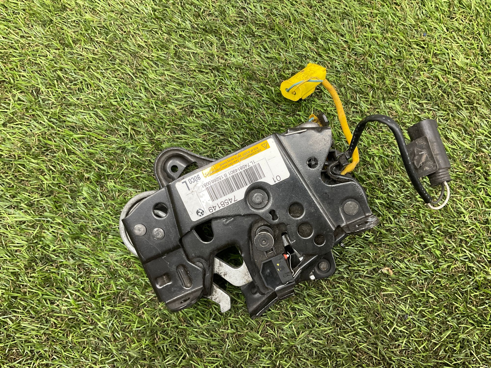 Замок капота BMW 5 серия, F10/F11/F07 рестайлинг, 2000 рублей, Москва