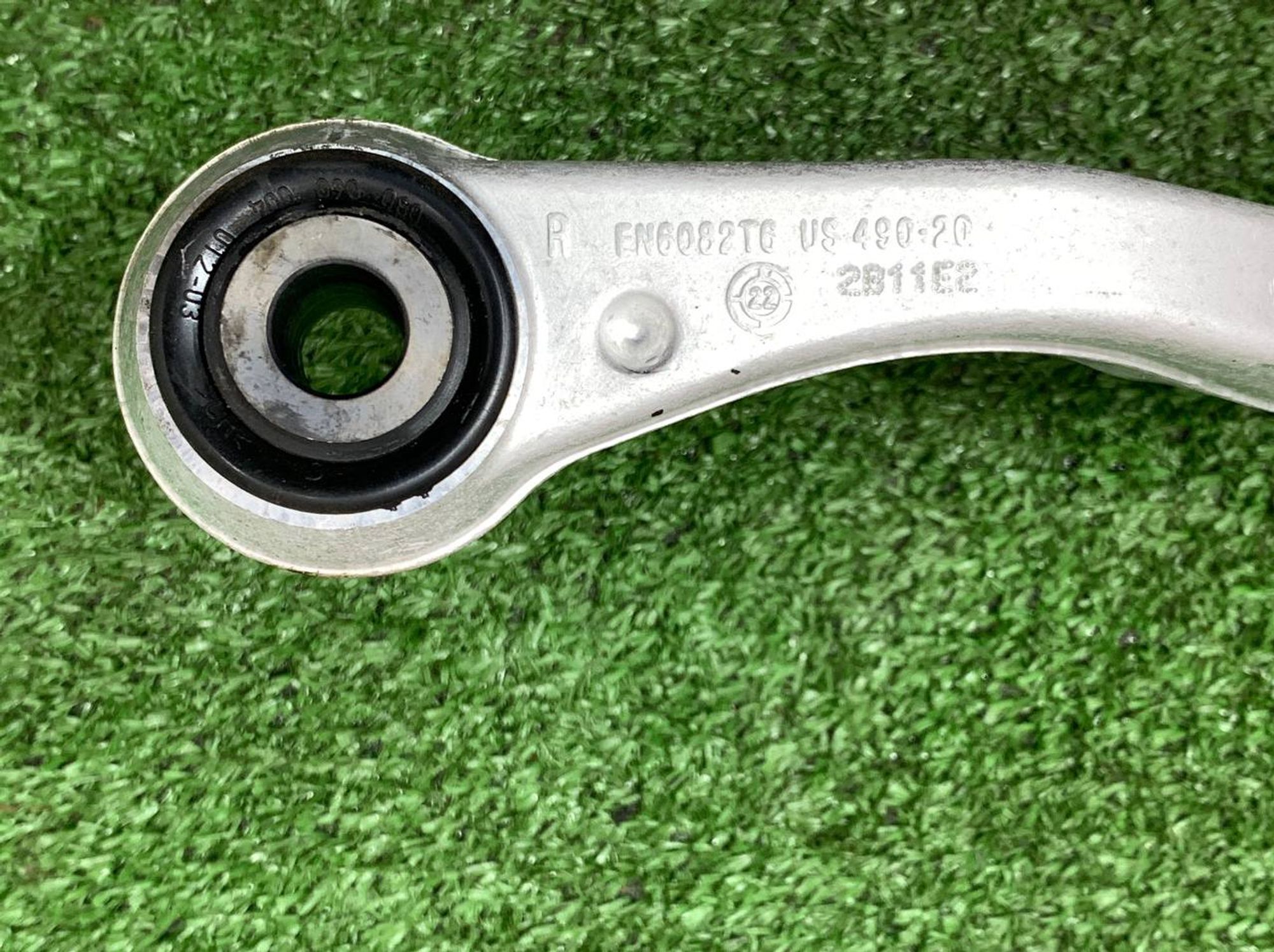 https://ycs.partsauto.market/partsauto-images/thmbs/userImages/h353NjtZg3VDP19b5HMt7LlpbQ93/part/dae7db0c-f8d0-4f33-88bc-c2f78b32dde0_1726147376599.jpg