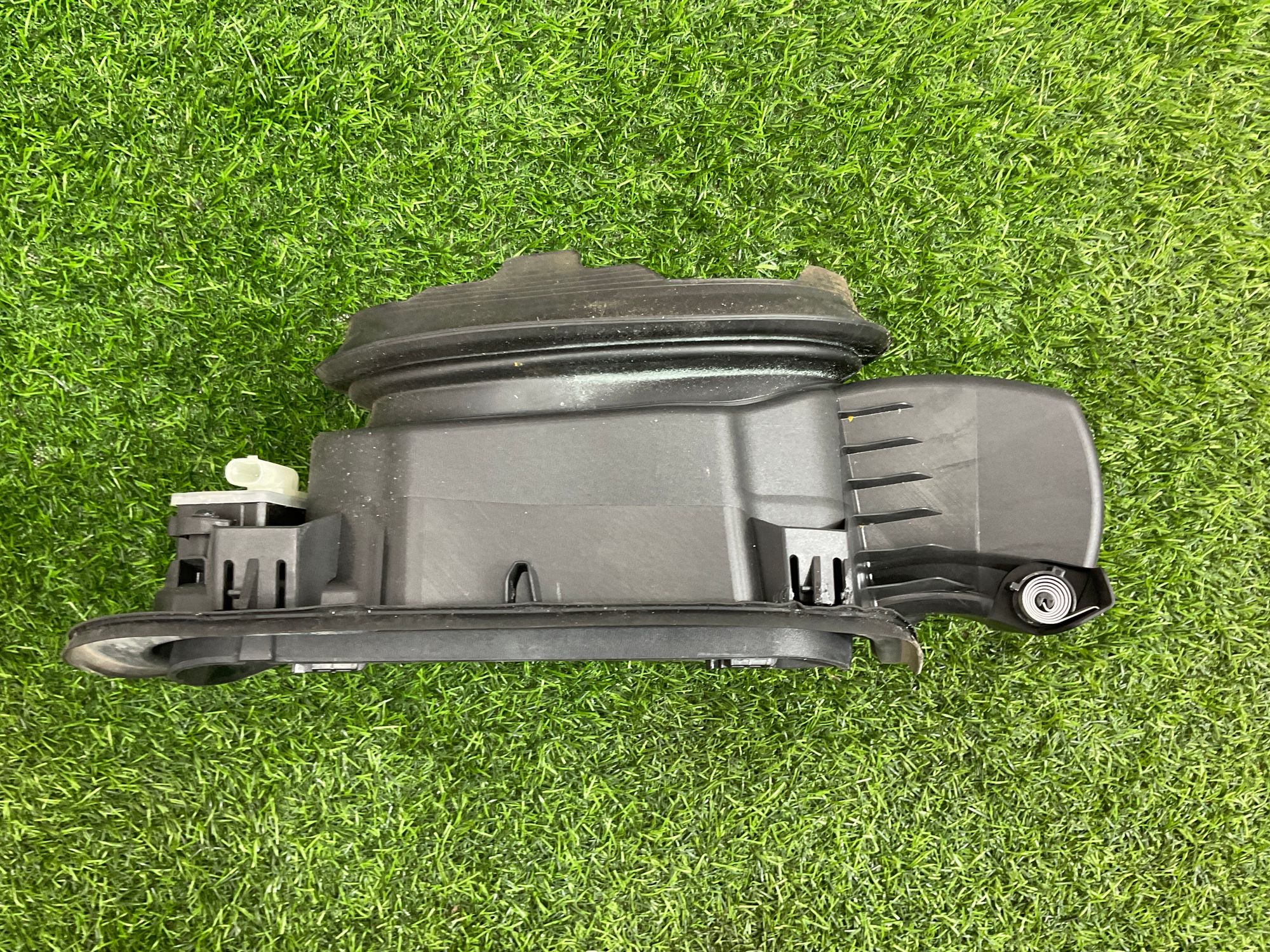 https://ycs.partsauto.market/partsauto-images/thmbs/userImages/h353NjtZg3VDP19b5HMt7LlpbQ93/part/dbb7bc96-093f-4675-a487-726d664cb99d_1740668390925.jpg