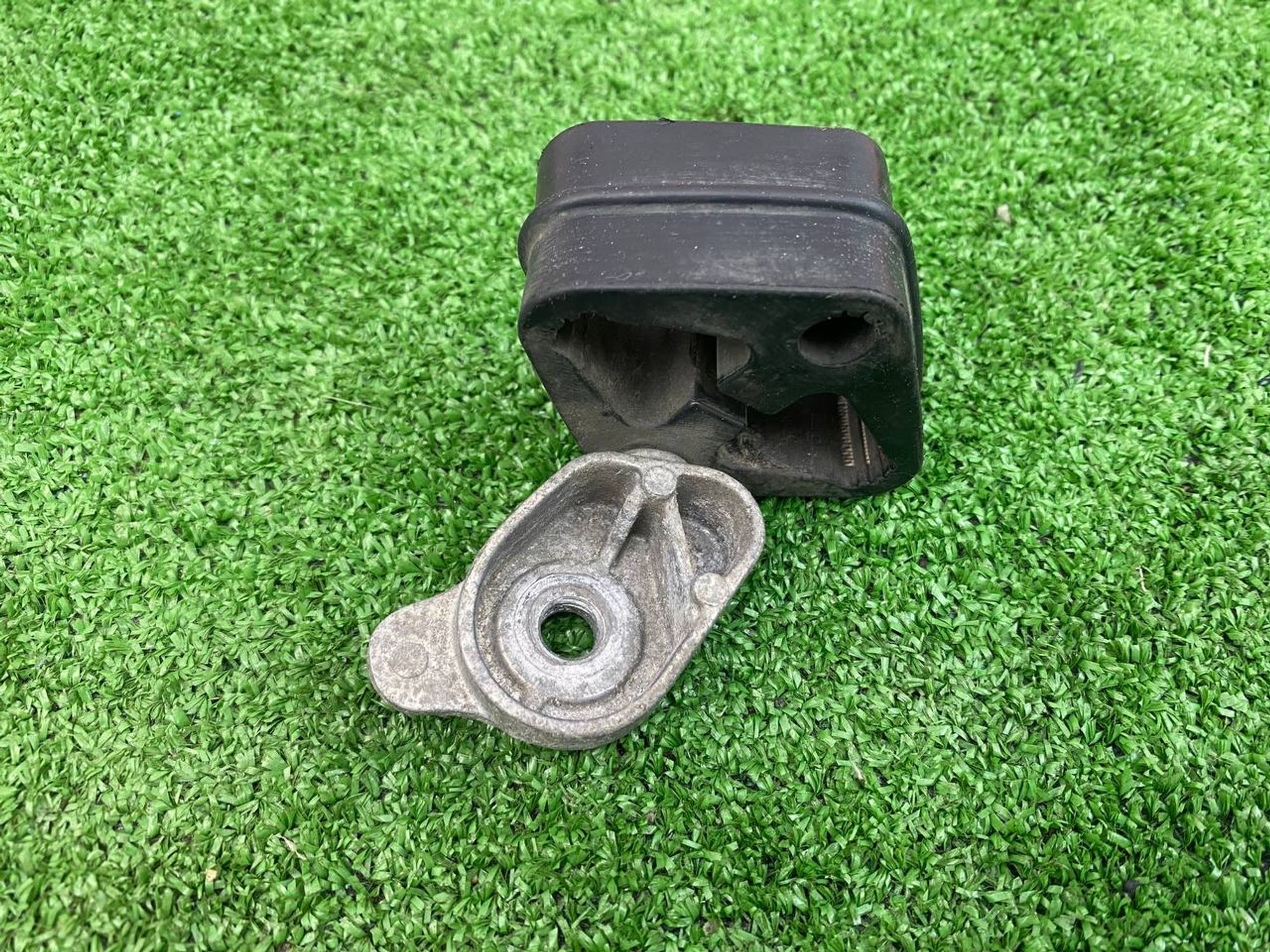 https://ycs.partsauto.market/partsauto-images/thmbs/userImages/h353NjtZg3VDP19b5HMt7LlpbQ93/part/dc0993ac-52c6-43e7-8fac-c7c94129d895_1743778897924.jpg