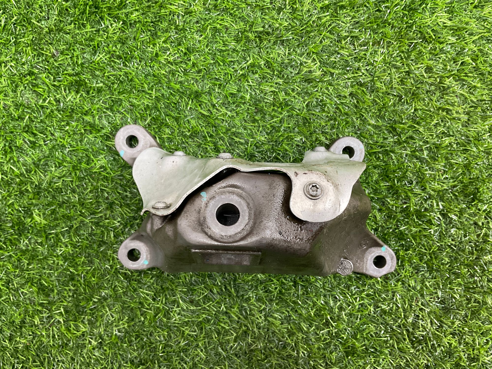 https://ycs.partsauto.market/partsauto-images/thmbs/userImages/h353NjtZg3VDP19b5HMt7LlpbQ93/part/dc1a3d6d-6b07-4559-b8bd-ee8be79a925d_1741596629486.jpg