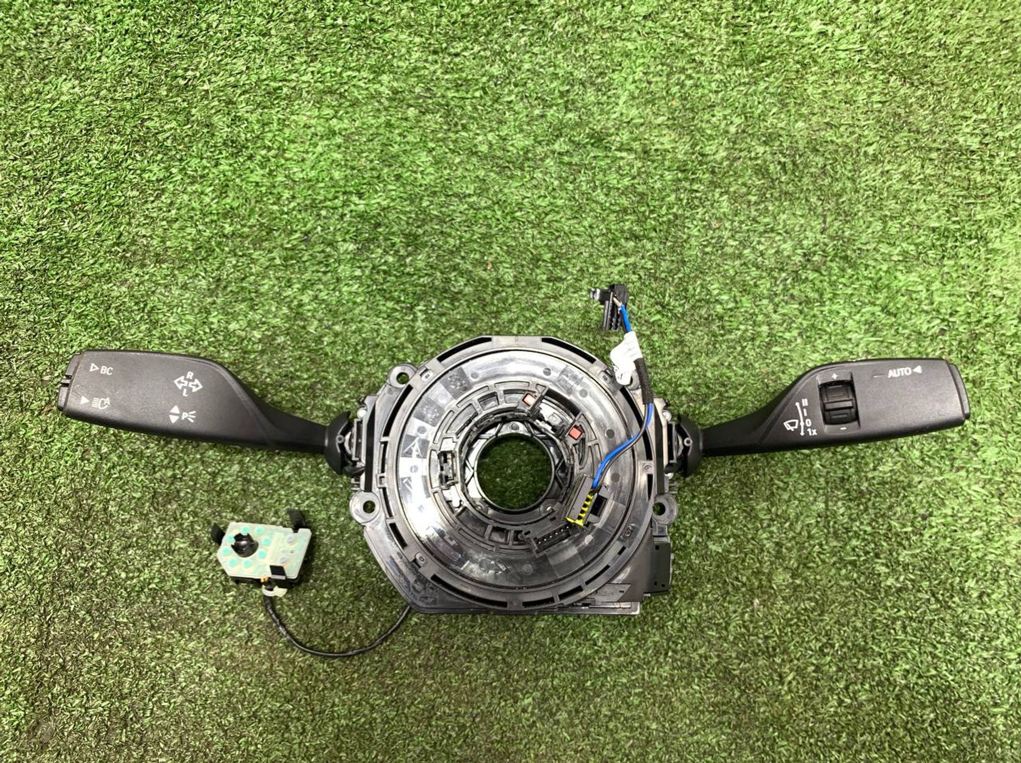 https://ycs.partsauto.market/partsauto-images/thmbs/userImages/h353NjtZg3VDP19b5HMt7LlpbQ93/part/dc2a6cee-bb6f-44ee-83b5-6433af30a8df_1727077471592.jpg