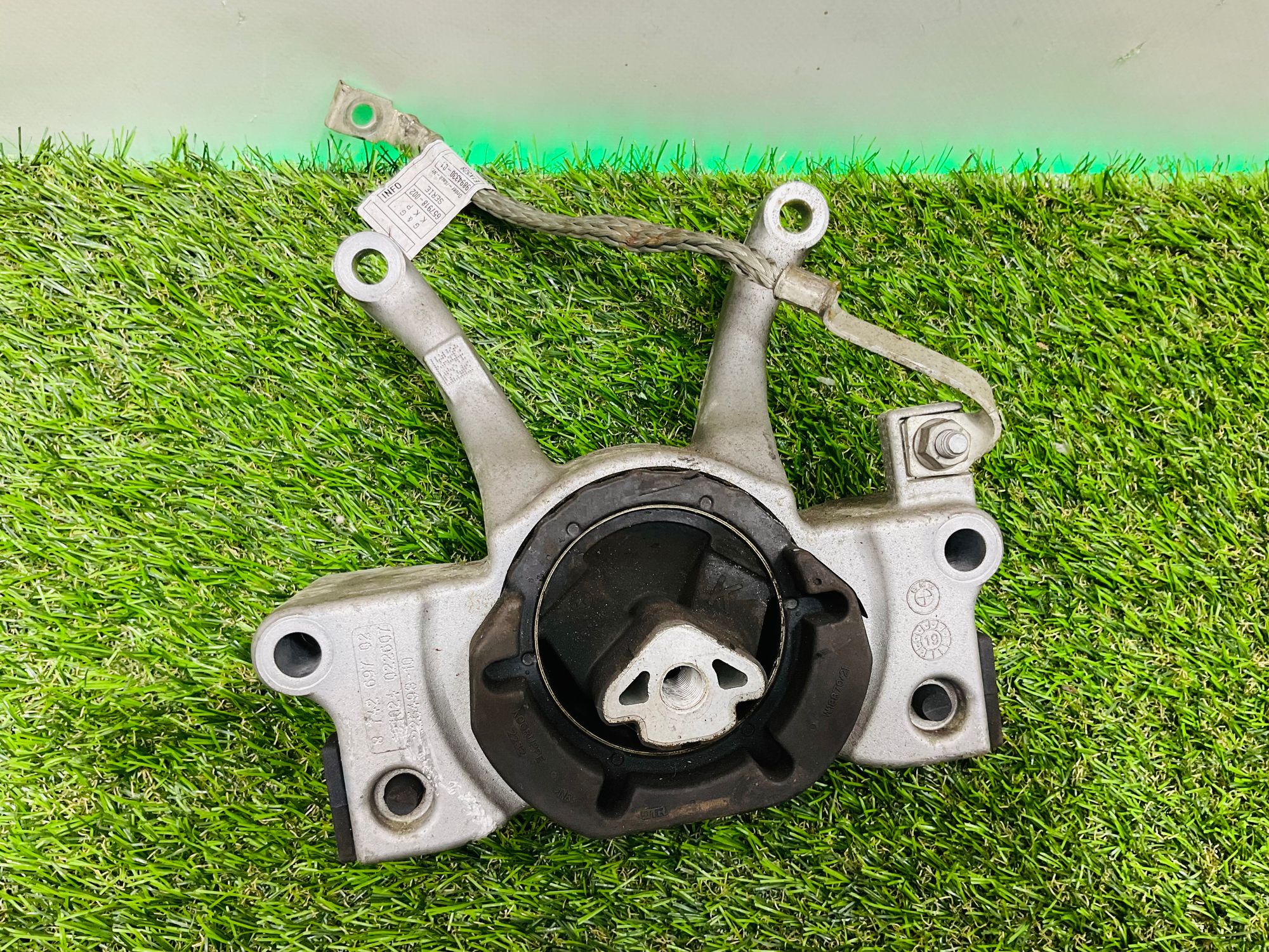 https://ycs.partsauto.market/partsauto-images/thmbs/userImages/h353NjtZg3VDP19b5HMt7LlpbQ93/part/dd90f560-46e8-4188-8590-bf536739d836_1781256935433.jpg