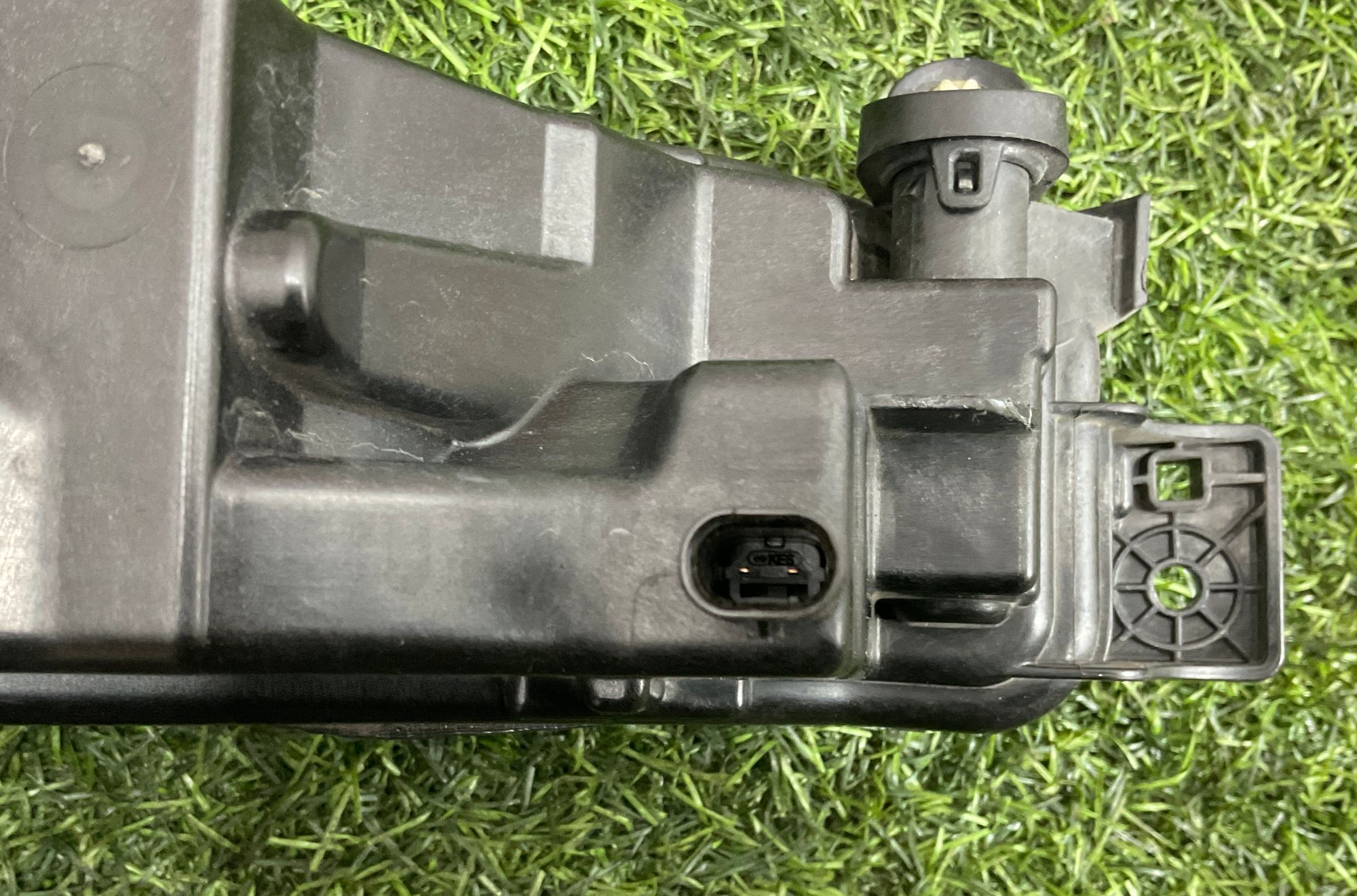 https://ycs.partsauto.market/partsauto-images/thmbs/userImages/h353NjtZg3VDP19b5HMt7LlpbQ93/part/ddb5fa15-fee9-441f-911a-164c1759441e_1745997900043.jpg