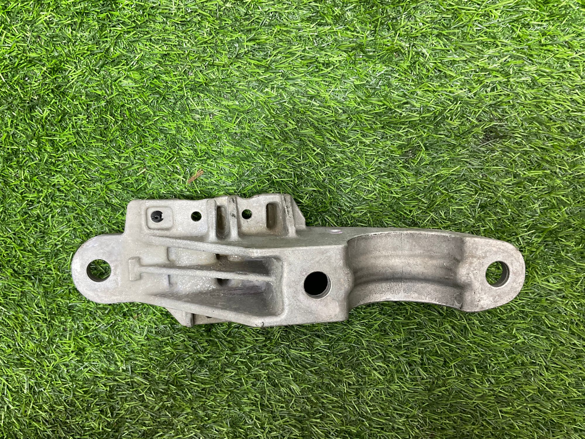 https://ycs.partsauto.market/partsauto-images/thmbs/userImages/h353NjtZg3VDP19b5HMt7LlpbQ93/part/ddc88ad4-a1b8-4072-a06a-e6a0c9224d37_1733753477338.jpg
