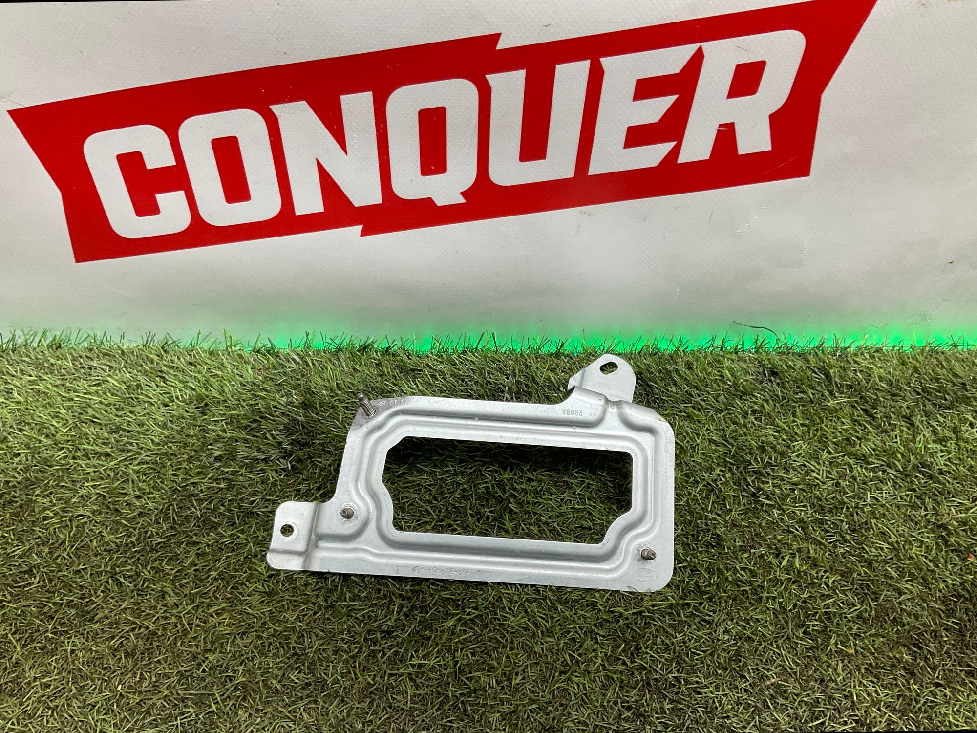 Кронштейн блока телематической системы Land Rover Defender II L663 2022, 2000 рублей, Москва