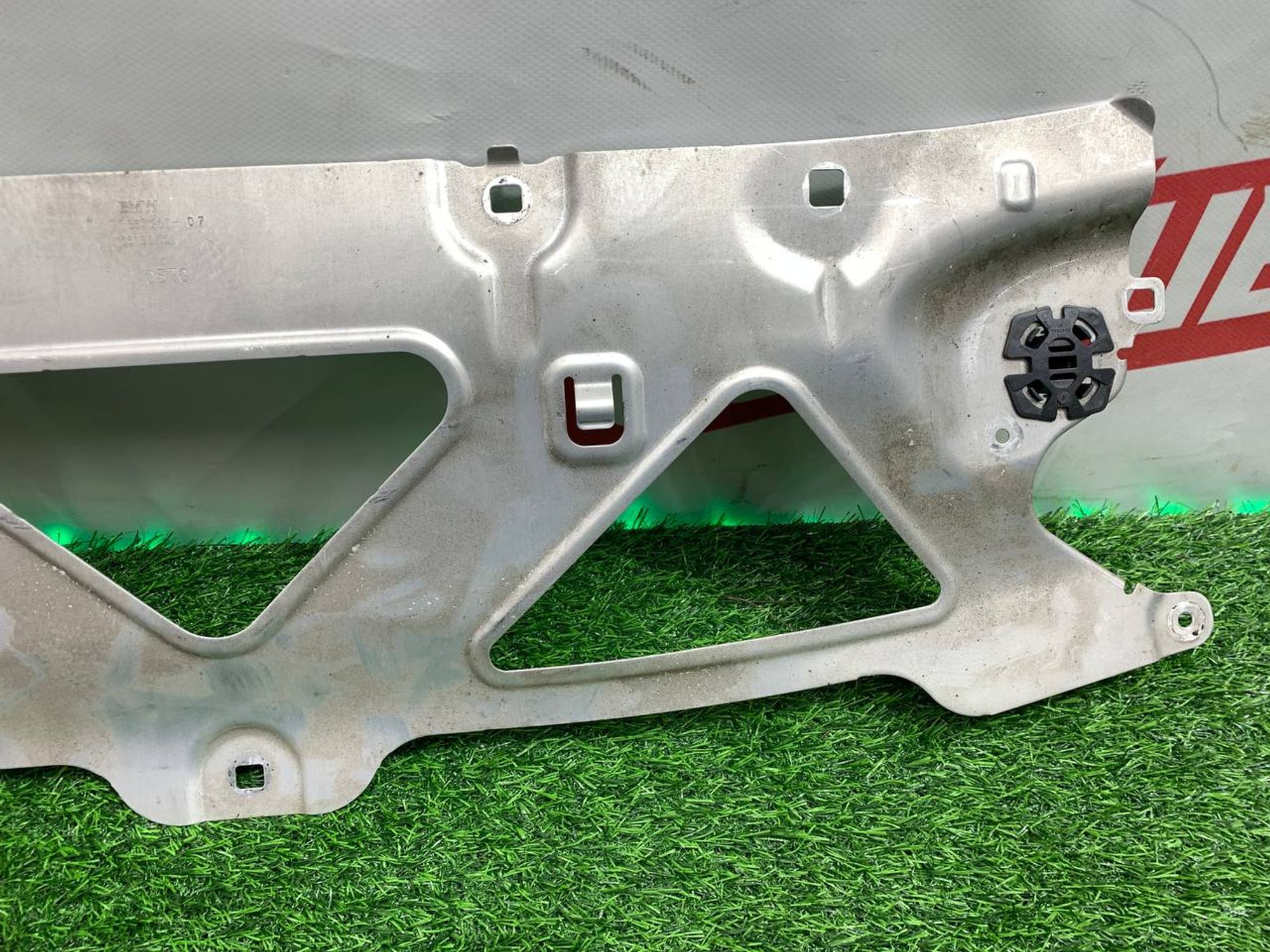 https://ycs.partsauto.market/partsauto-images/thmbs/userImages/h353NjtZg3VDP19b5HMt7LlpbQ93/part/df075f86-7f29-41de-81fe-ea455db79d61_1733228159795.jpg