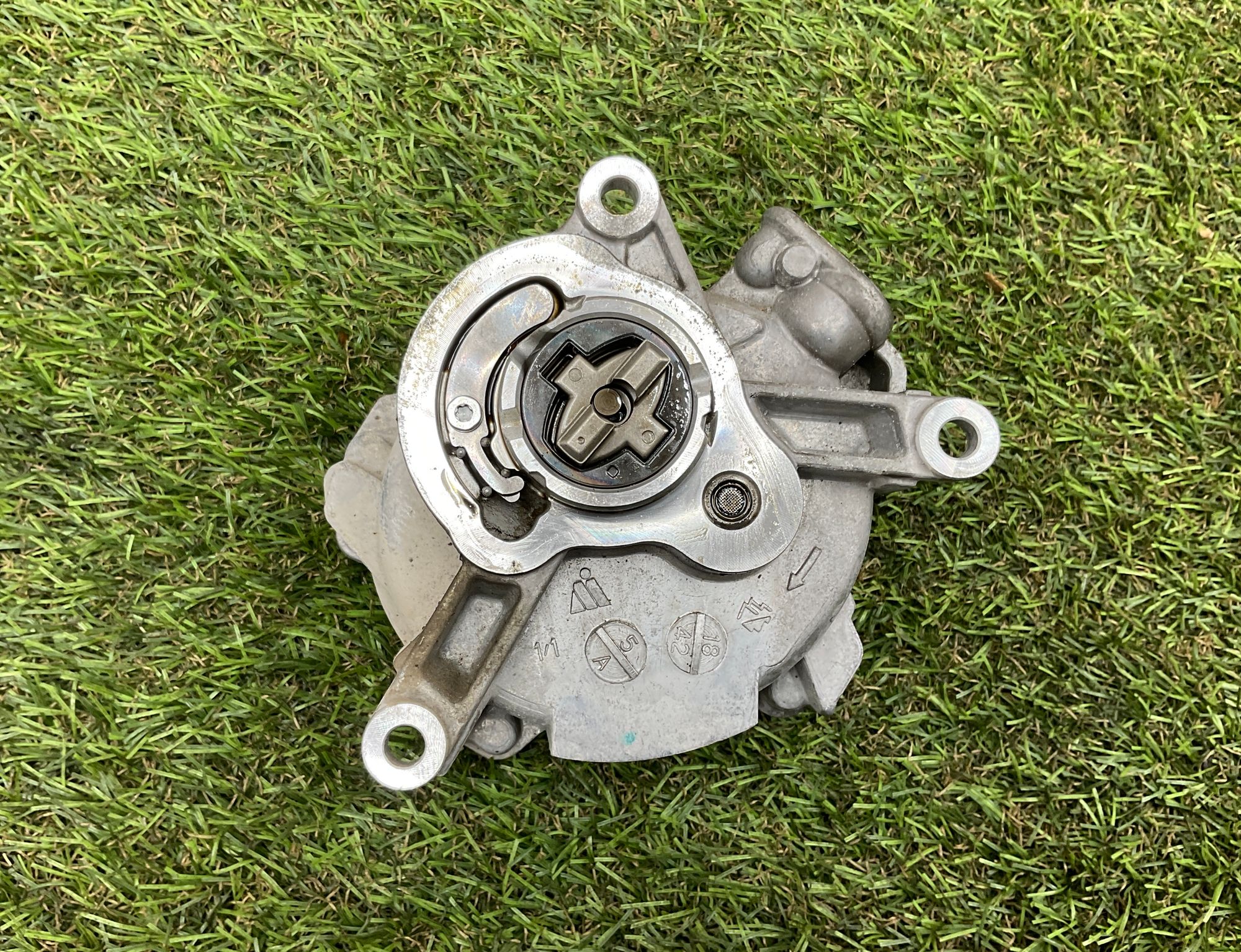 https://ycs.partsauto.market/partsauto-images/thmbs/userImages/h353NjtZg3VDP19b5HMt7LlpbQ93/part/df9dd1bc-cc52-4d5d-934c-ed470837dab3_1749821247757.jpg