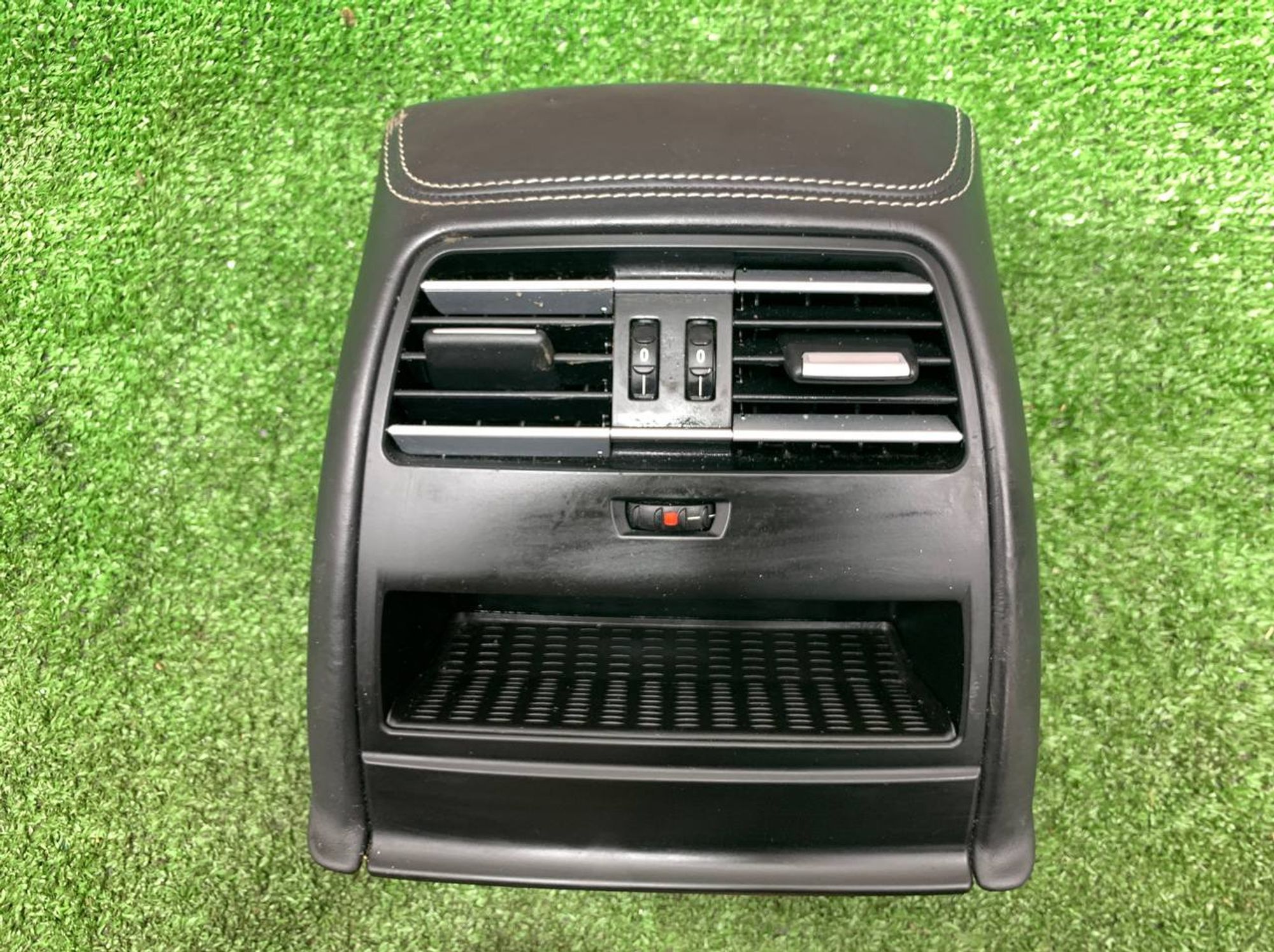 https://ycs.partsauto.market/partsauto-images/thmbs/userImages/h353NjtZg3VDP19b5HMt7LlpbQ93/part/e0616486-9a9b-407d-bc2e-528517429de6_1720527289267.jpg